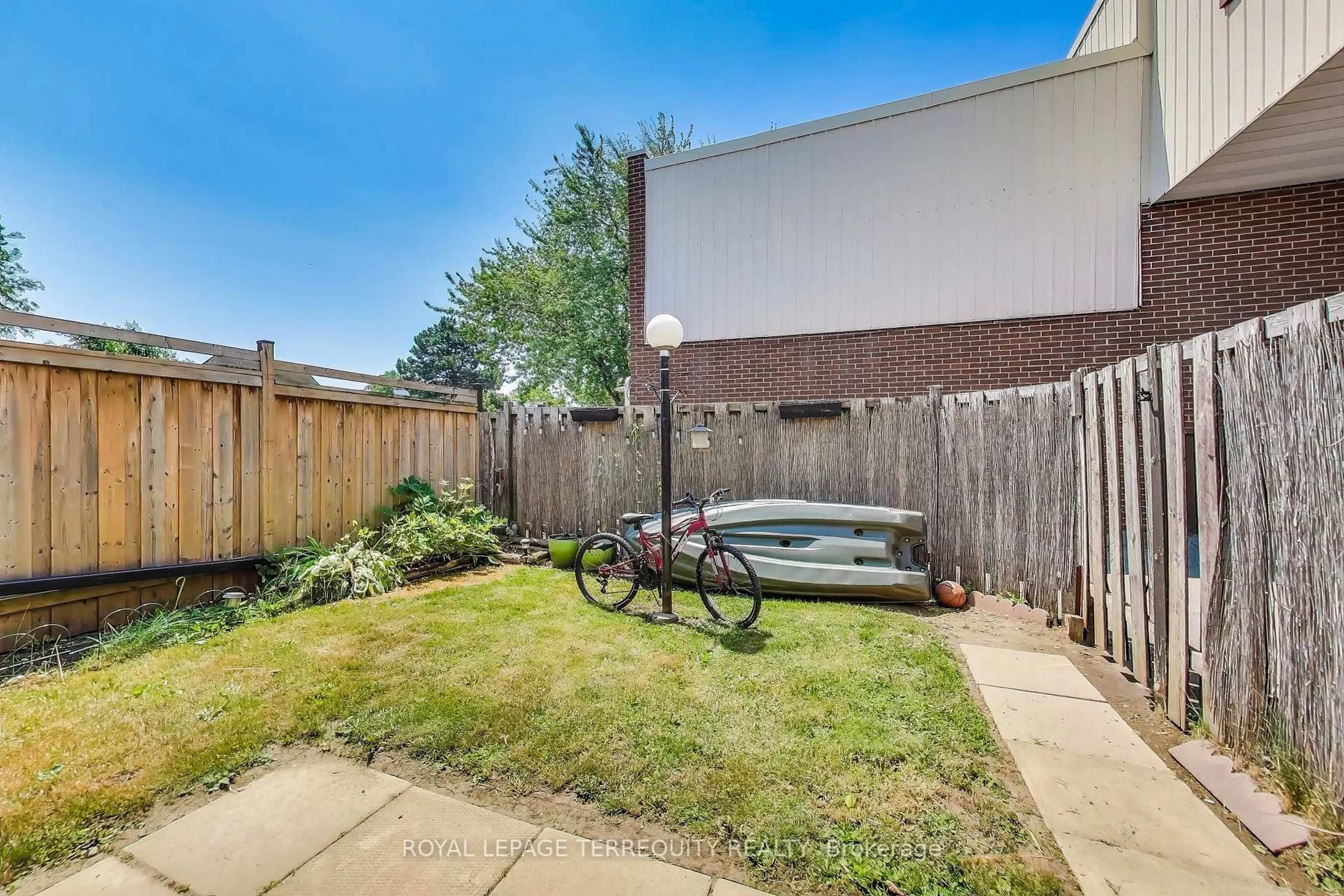 Patio, street for 1100 Oxford St #88, Oshawa Ontario L1J 6G4