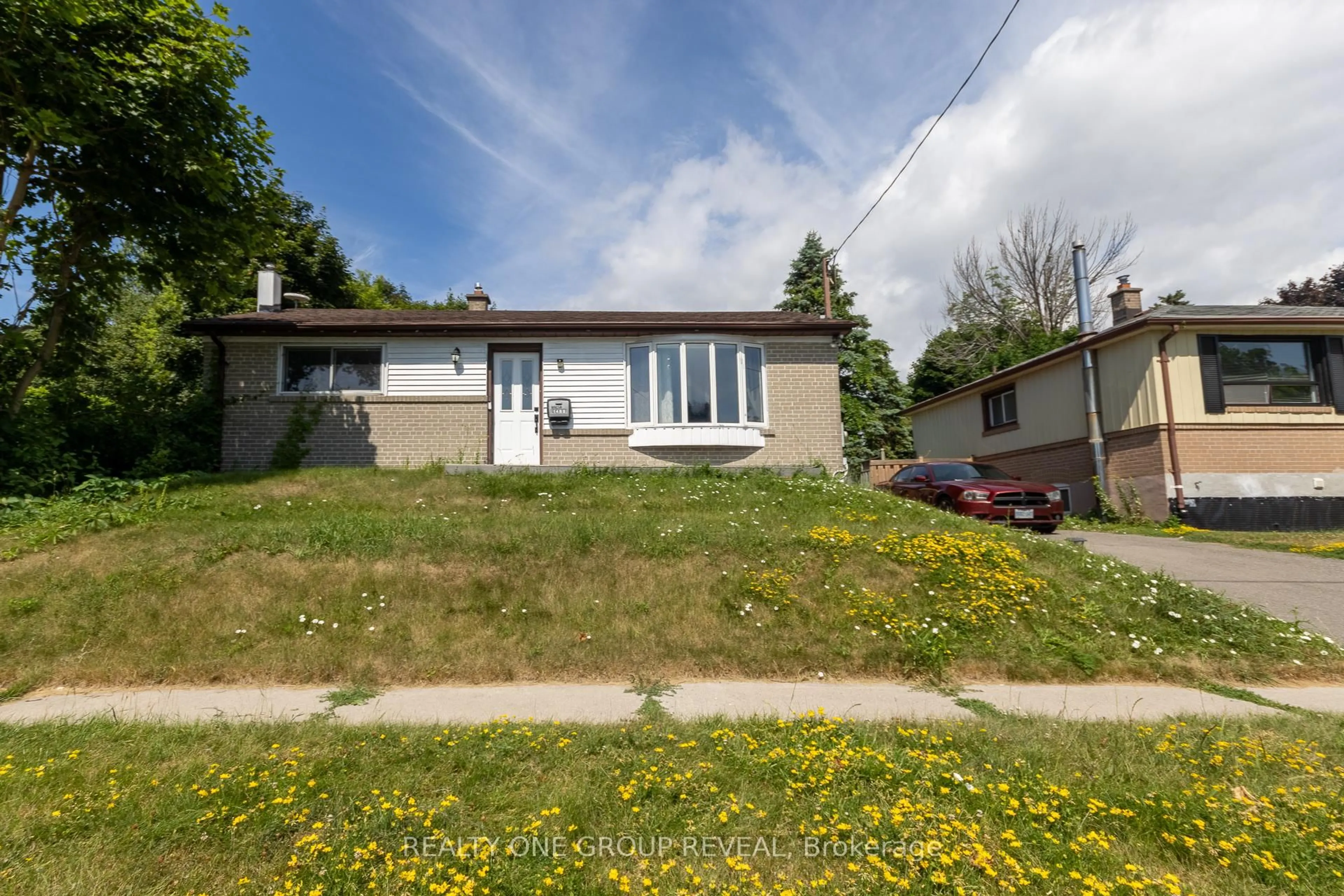 A pic from outside/outdoor area/front of a property/back of a property/a pic from drone, street for 1488 Evangeline Dr, Oshawa Ontario L1J 3S9