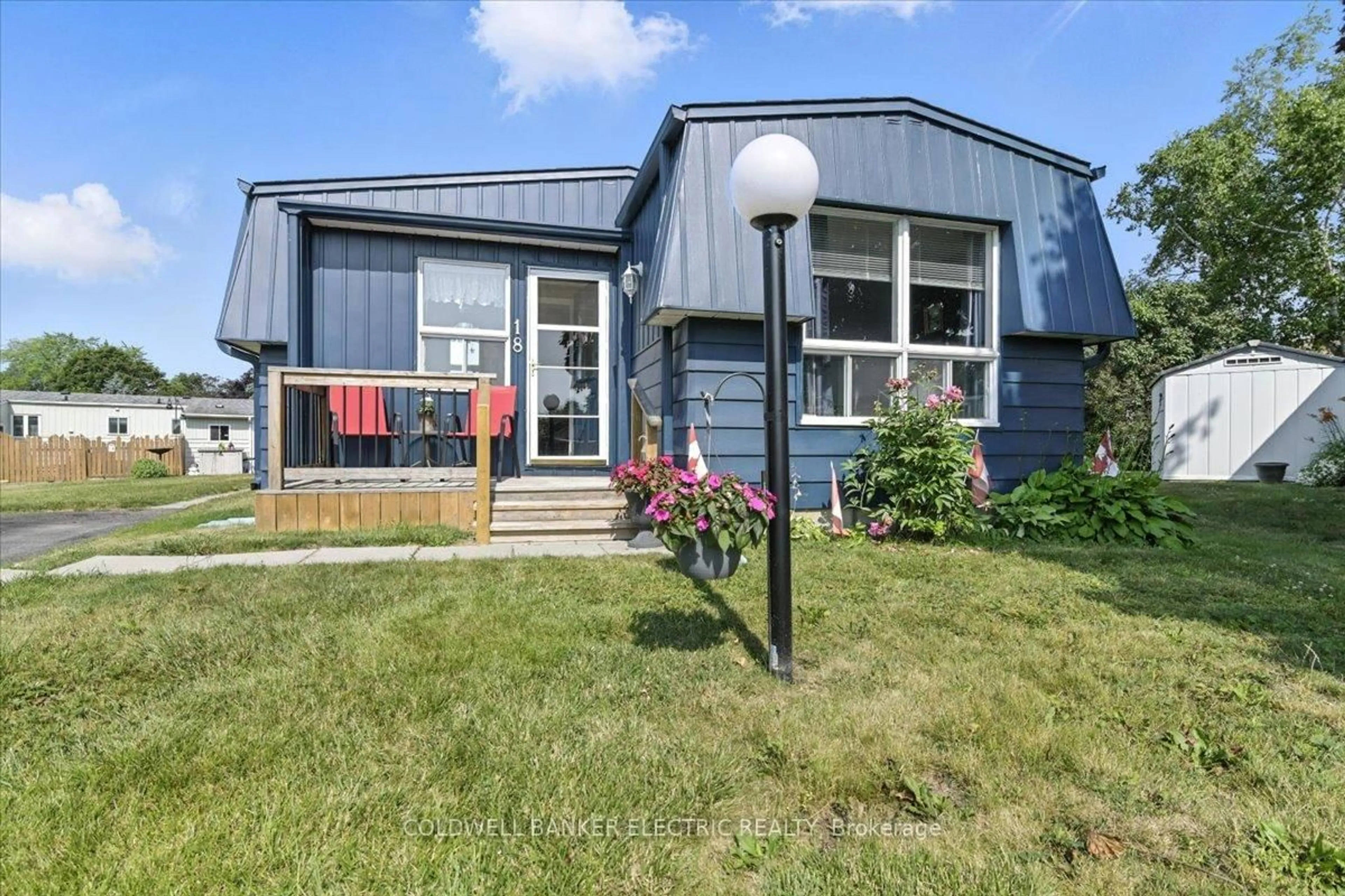 Home with vinyl exterior material, unknown for 18 Loyalist Crt, Clarington Ontario L1B 1A8