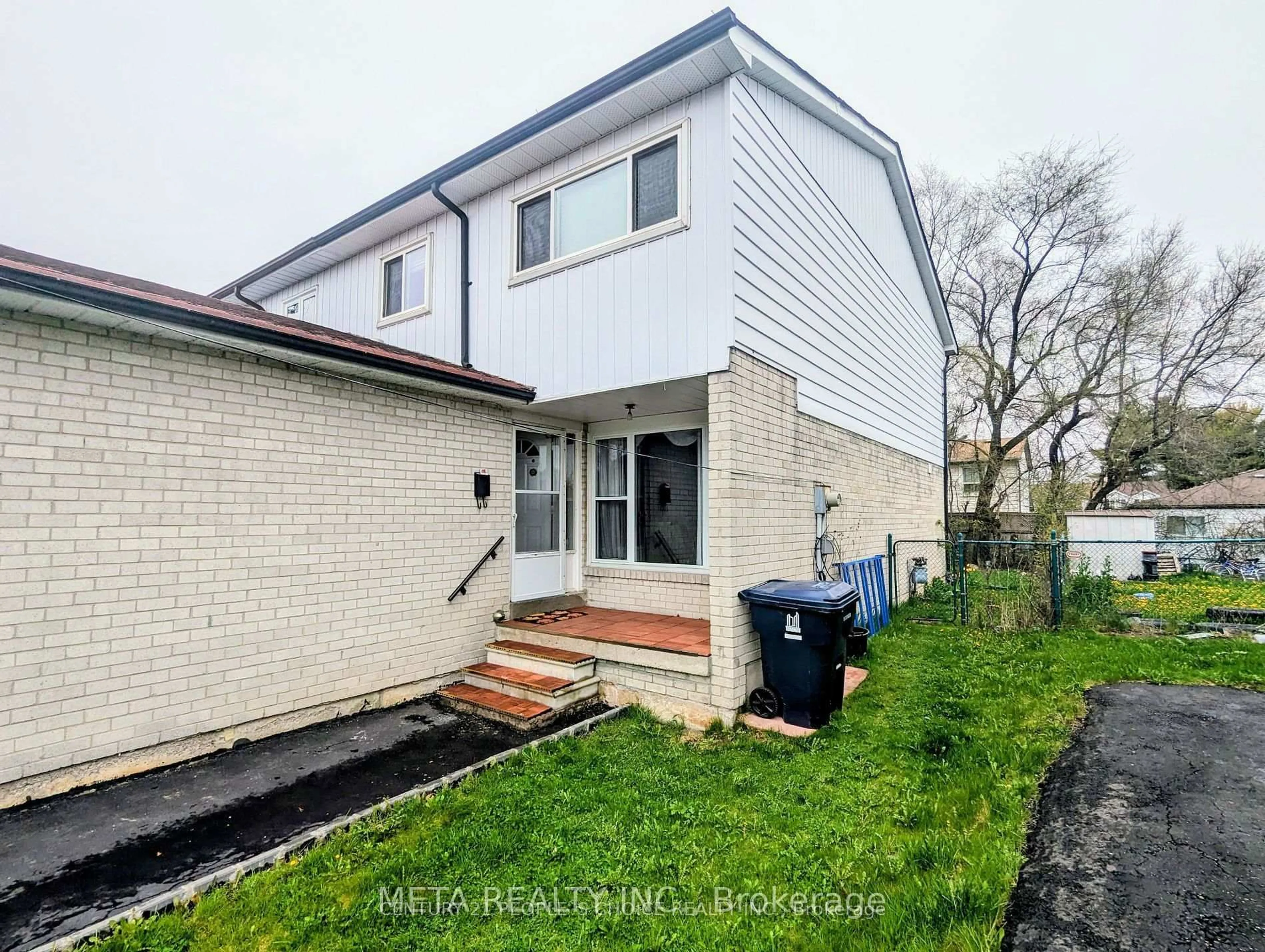 A pic from outside/outdoor area/front of a property/back of a property/a pic from drone, street for 45 Whiteleas Ave, Toronto Ontario M1B 1W8