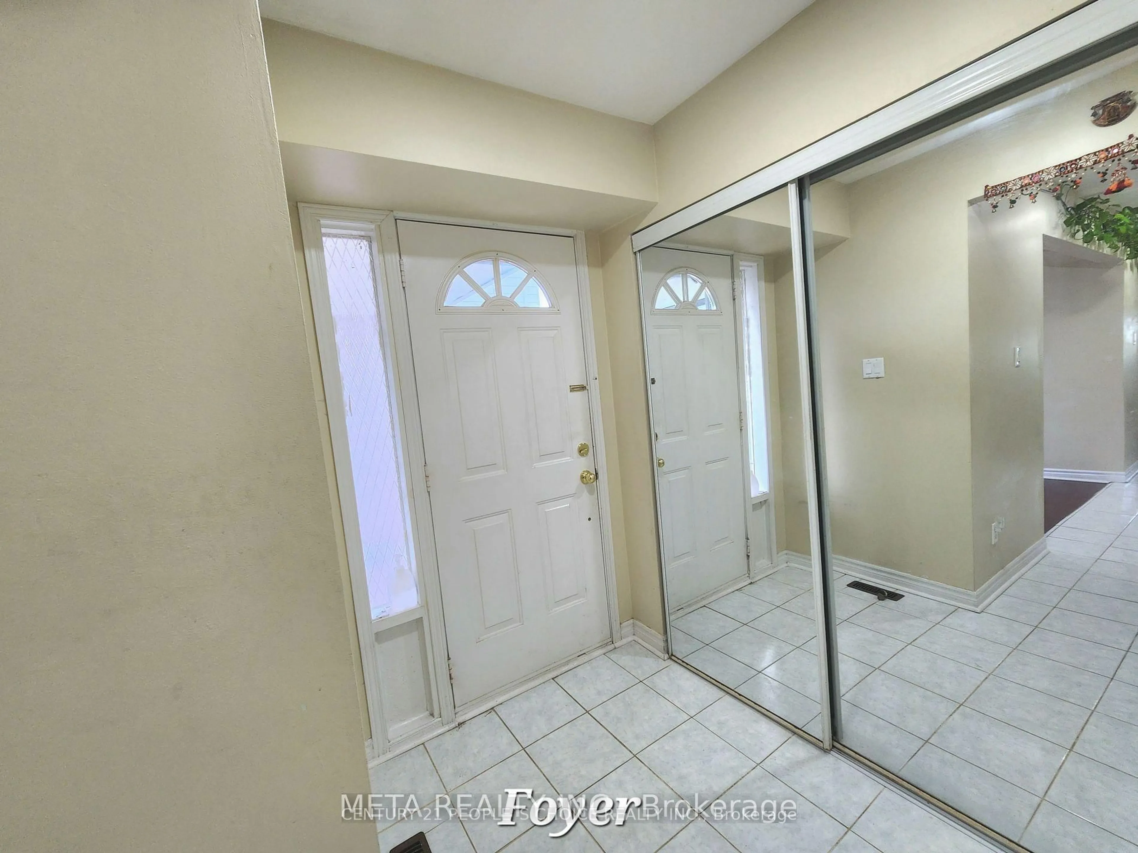 Indoor entryway for 45 Whiteleas Ave, Toronto Ontario M1B 1W8