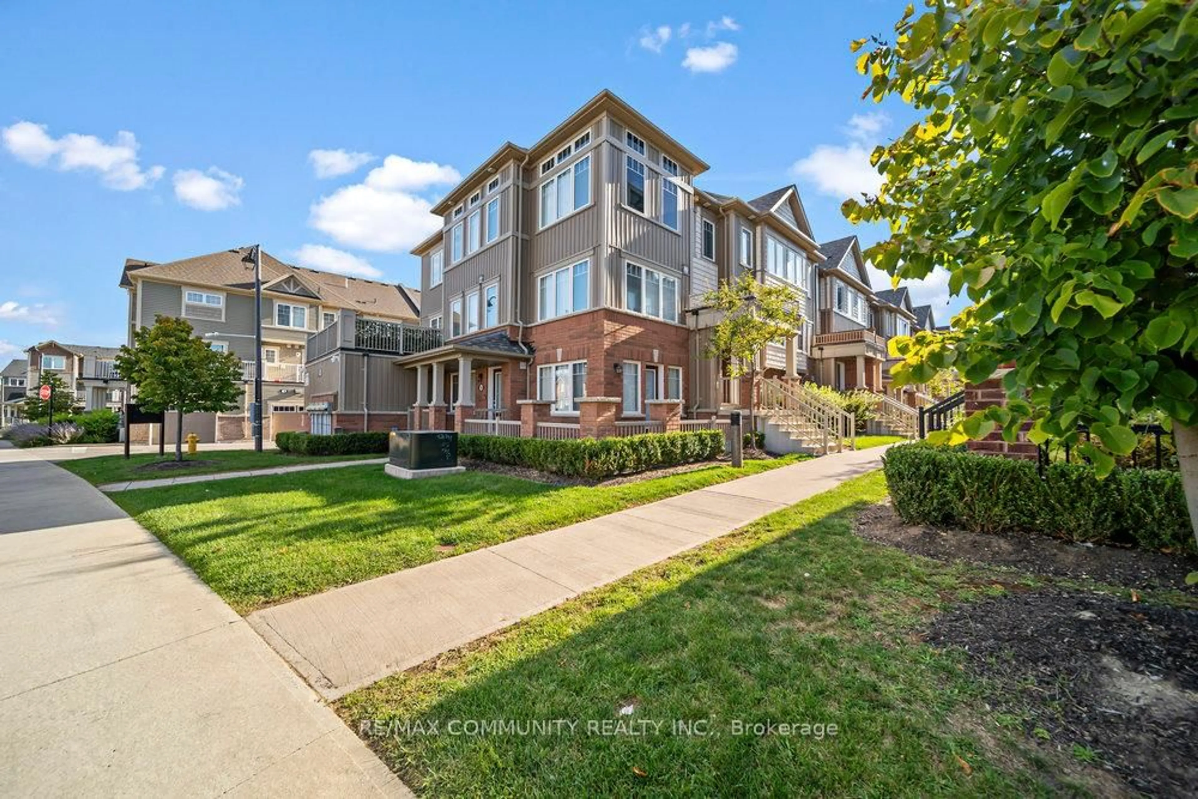 A pic from outside/outdoor area/front of a property/back of a property/a pic from drone, street for 2500 Hill Rise Crt #22, Oshawa Ontario L1L 0M6