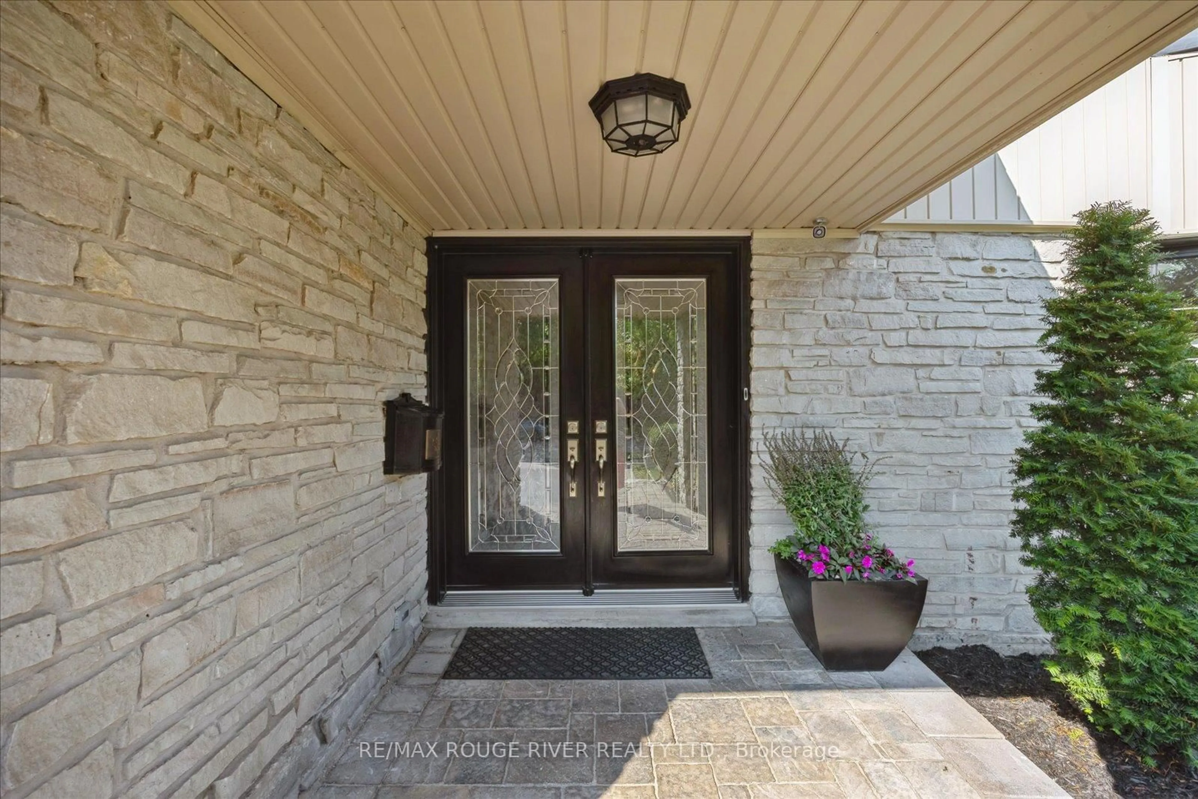 Indoor entryway for 1797 Meadowview Ave, Pickering Ontario L1V 3G7