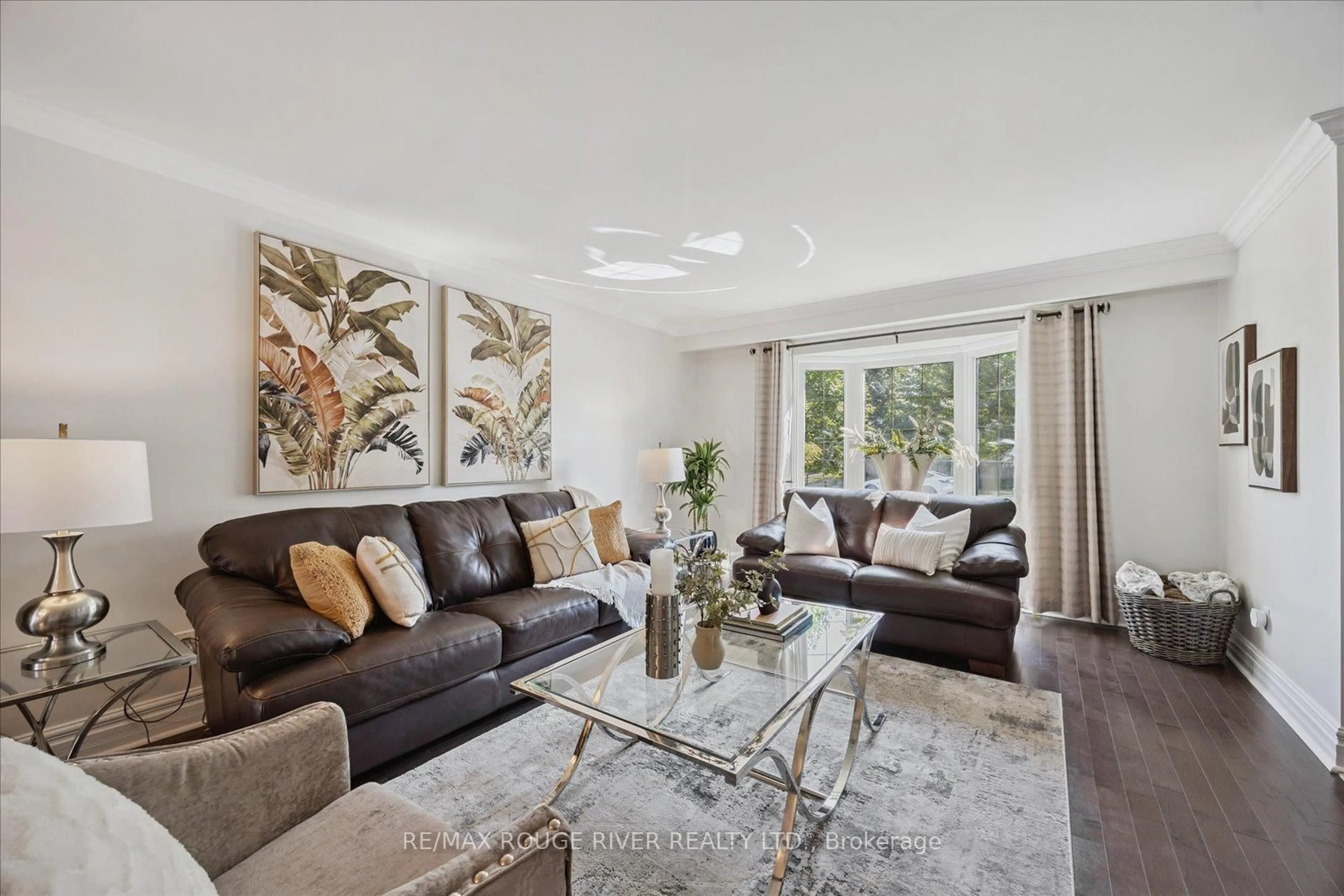 Living room with furniture, unknown for 1797 Meadowview Ave, Pickering Ontario L1V 3G7