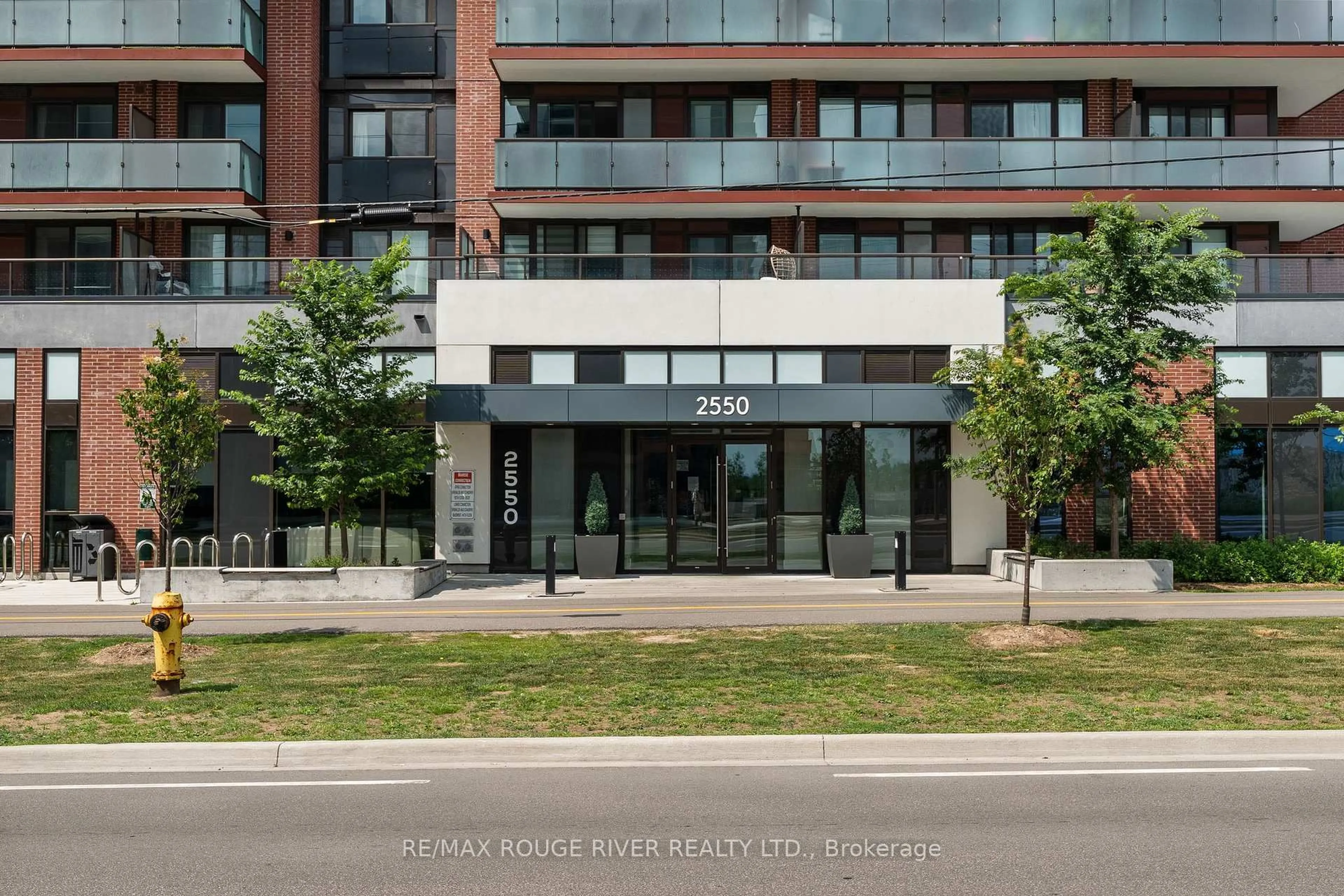 Indoor foyer for 2550 Simcoe St #1520, Oshawa Ontario L1L 0R5
