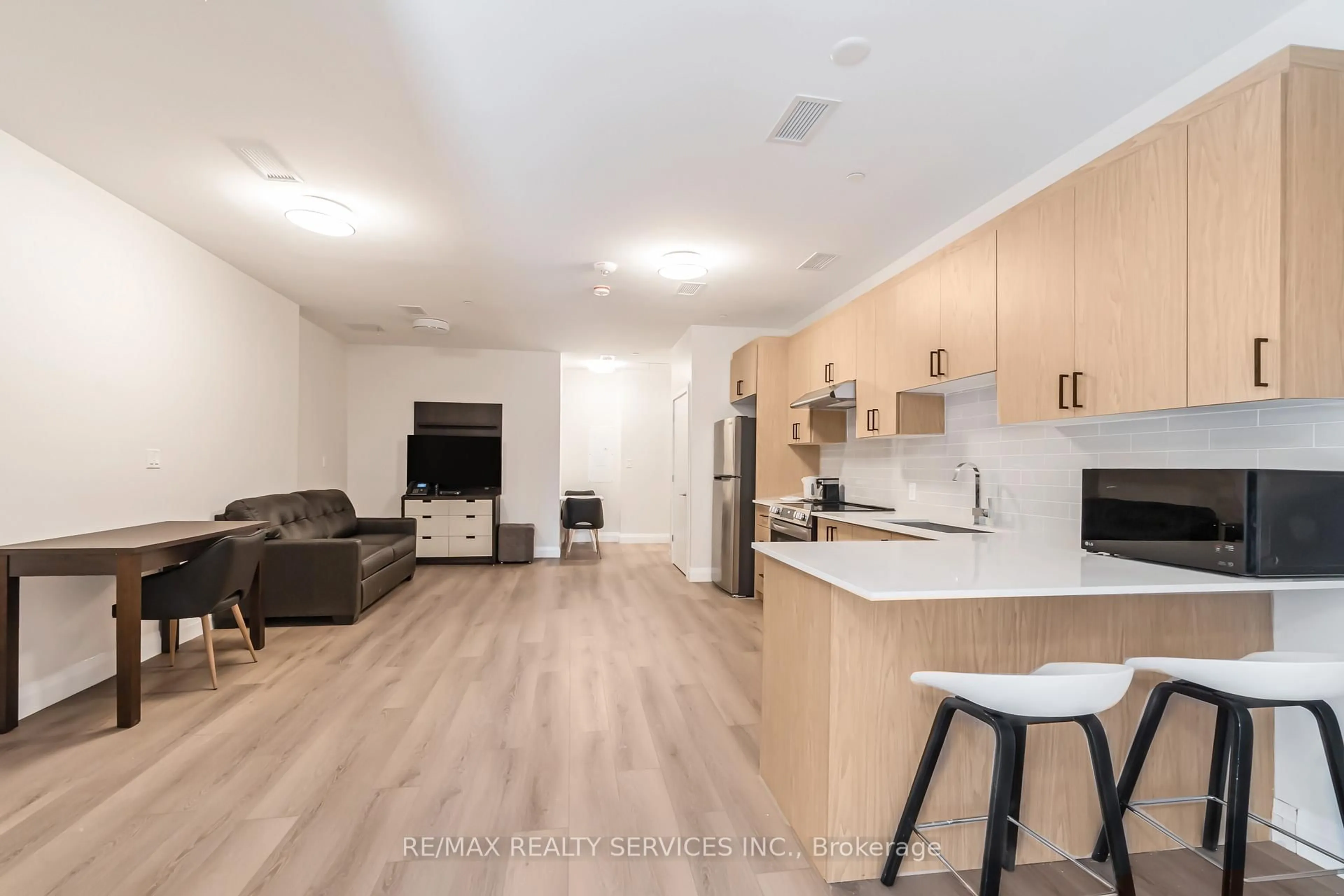 Open concept kitchen, wood/laminate floor for 30 DEAN PARK Rd ##1, Toronto Ontario M1B 3H1