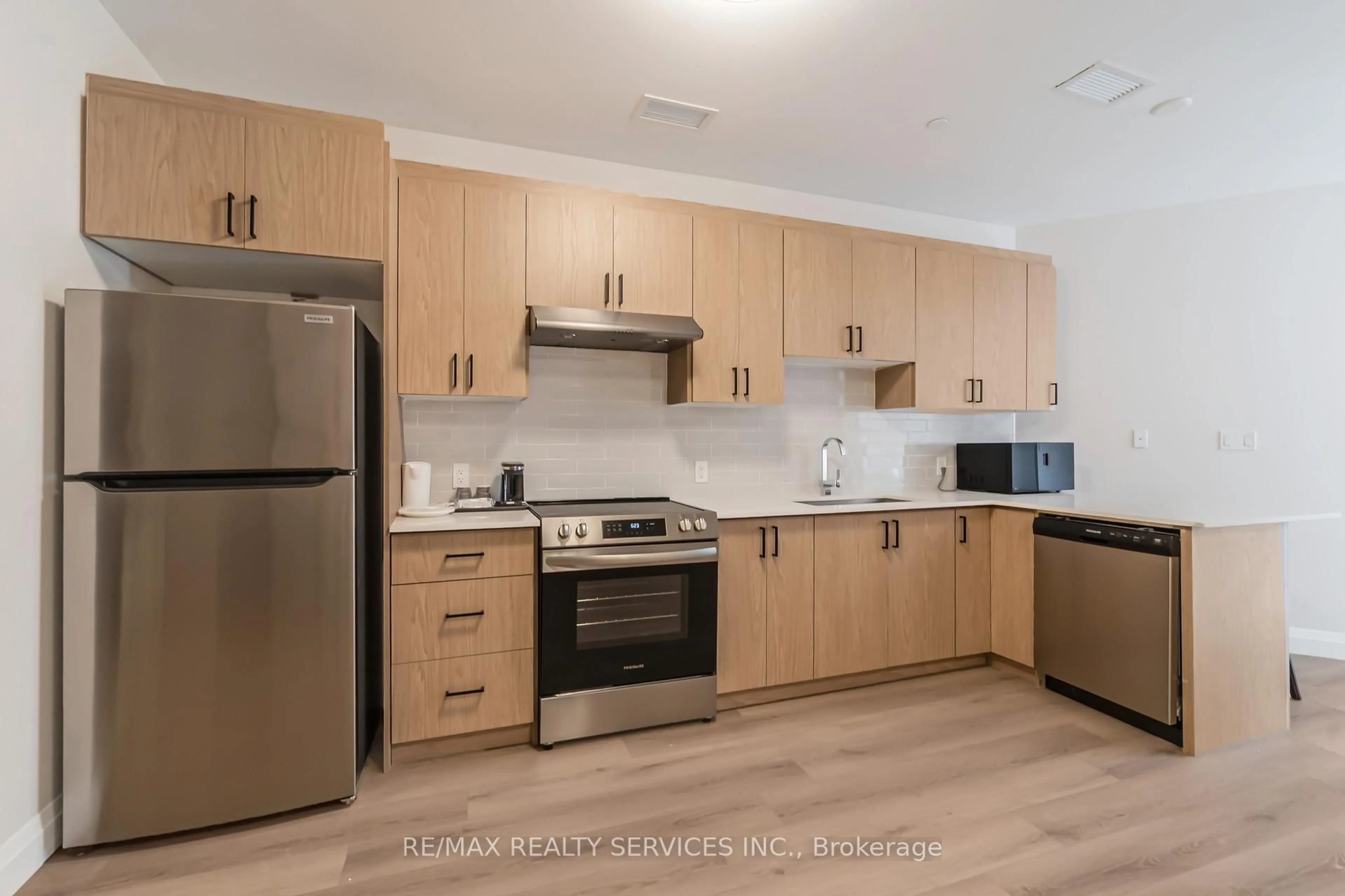 Standard kitchen, wood/laminate floor for 30 DEAN PARK Rd ##1, Toronto Ontario M1B 3H1