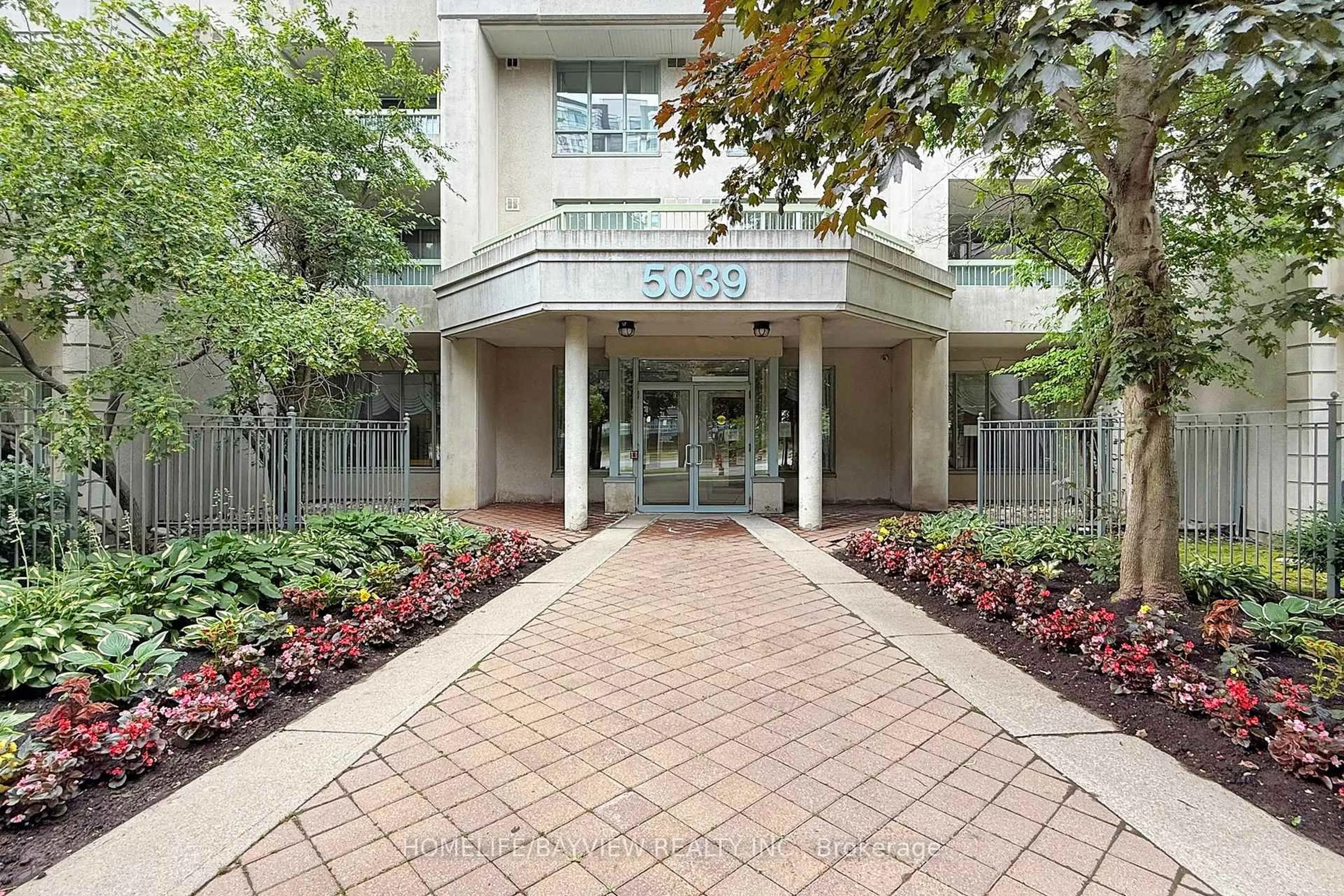 Indoor foyer for 5039 Finch Ave #510, Toronto Ontario M1S 5L6