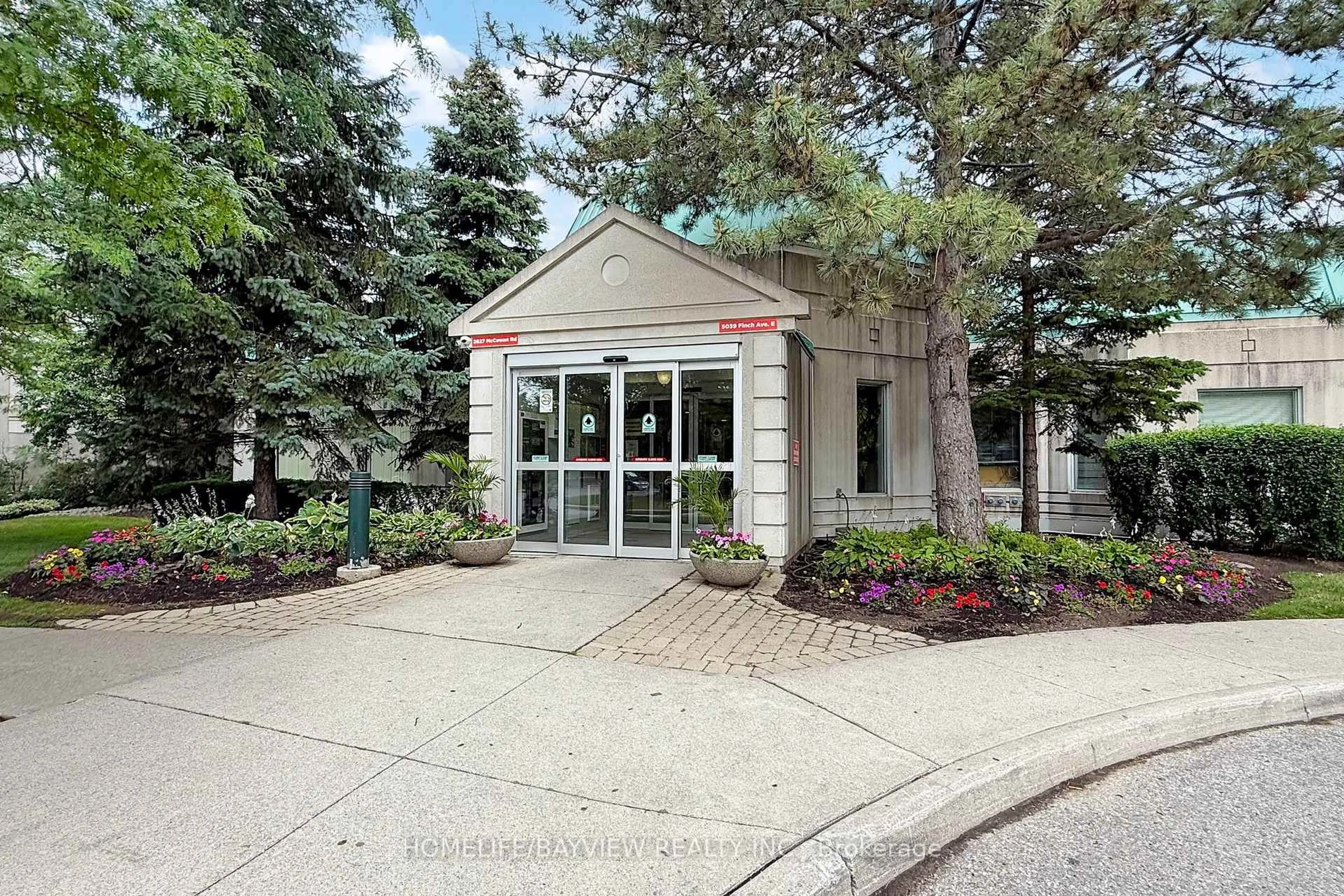 Indoor foyer for 5039 Finch Ave #510, Toronto Ontario M1S 5L6