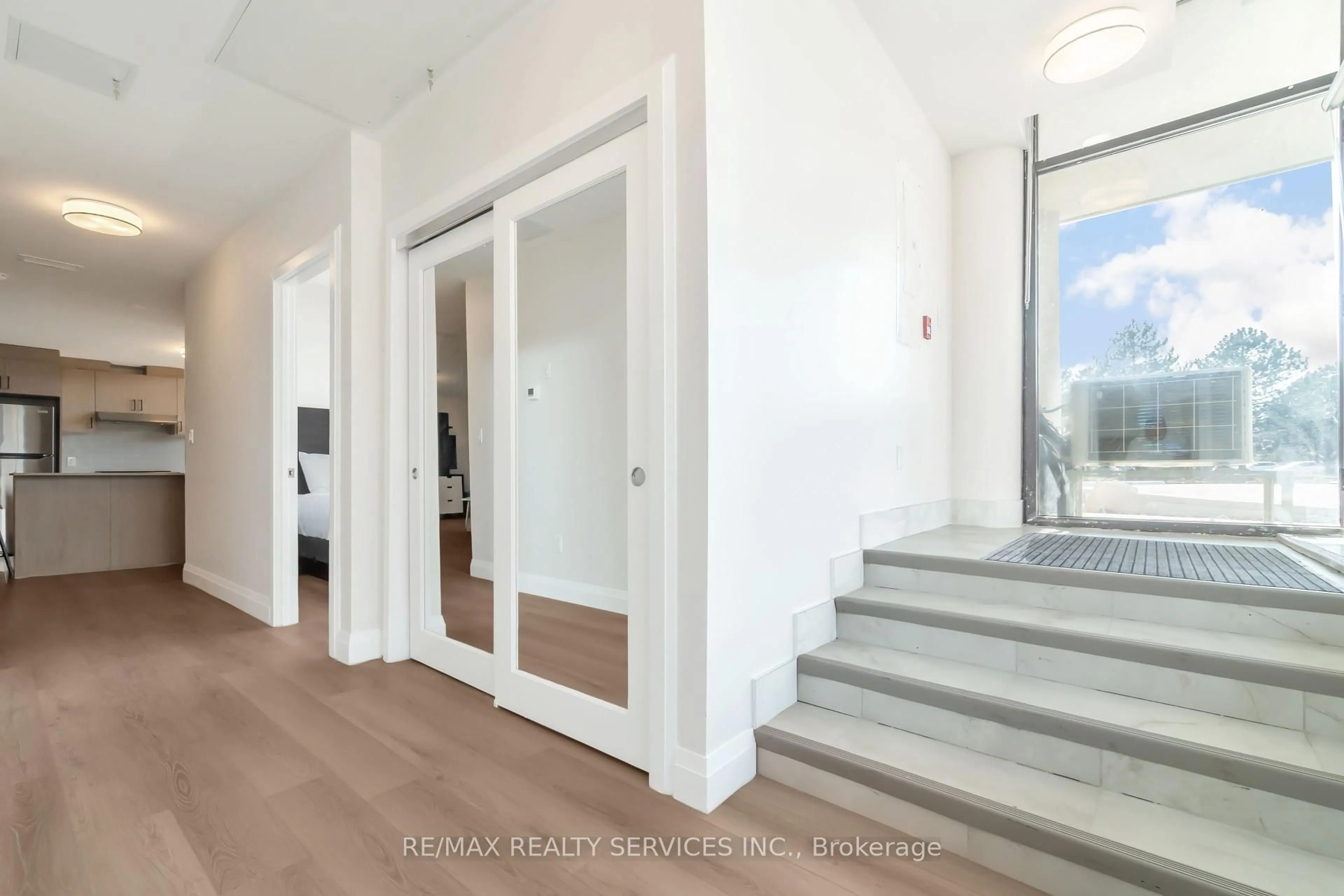 Indoor foyer for 30 DEAN PARK Rd ##3, Toronto Ontario M1B 3H1