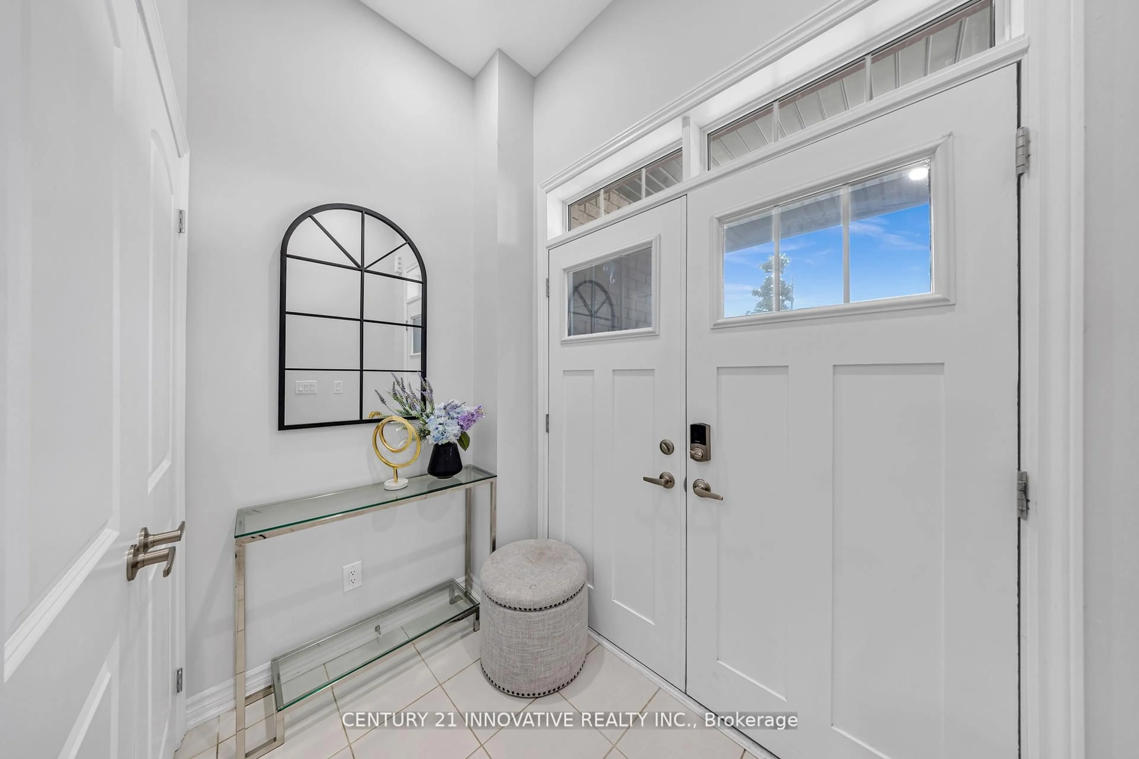 Indoor entryway for 30 Paradise Way, Whitby Ontario L1R 0R7