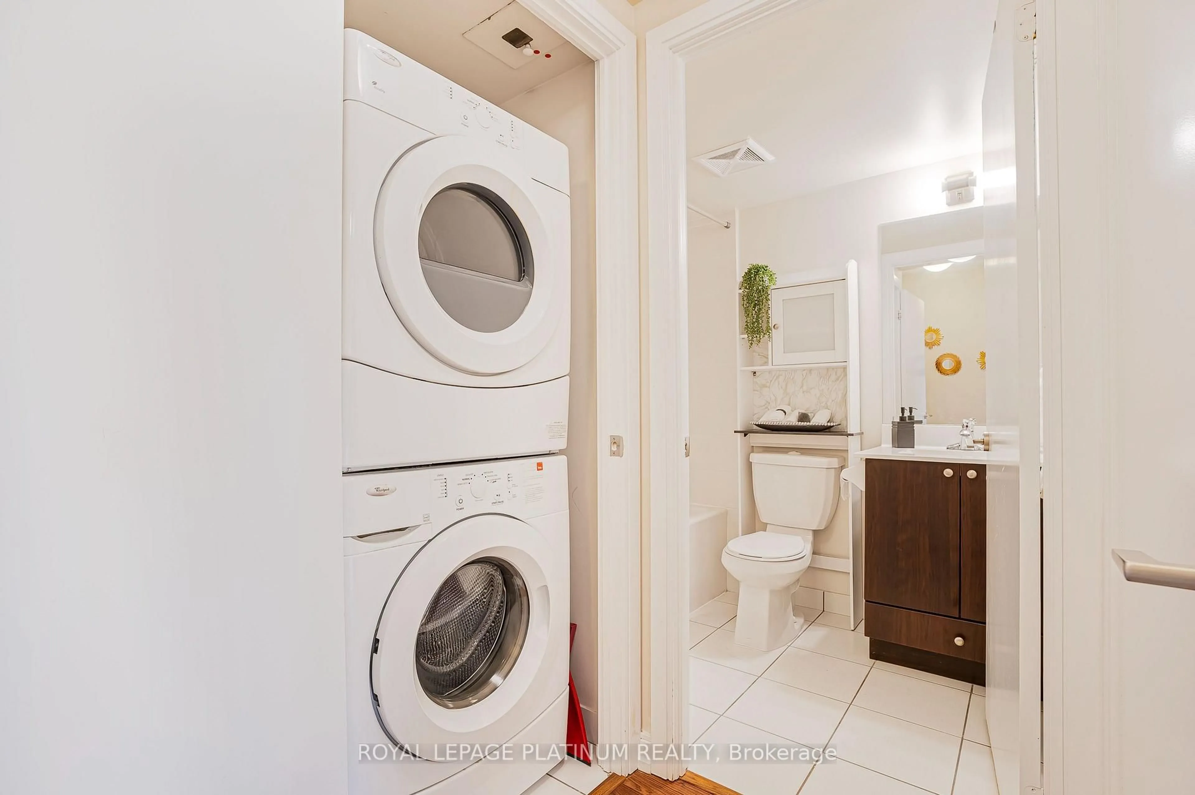 Laundry room for 181 Village Green Sq #1818, Toronto Ontario M1S 0L3