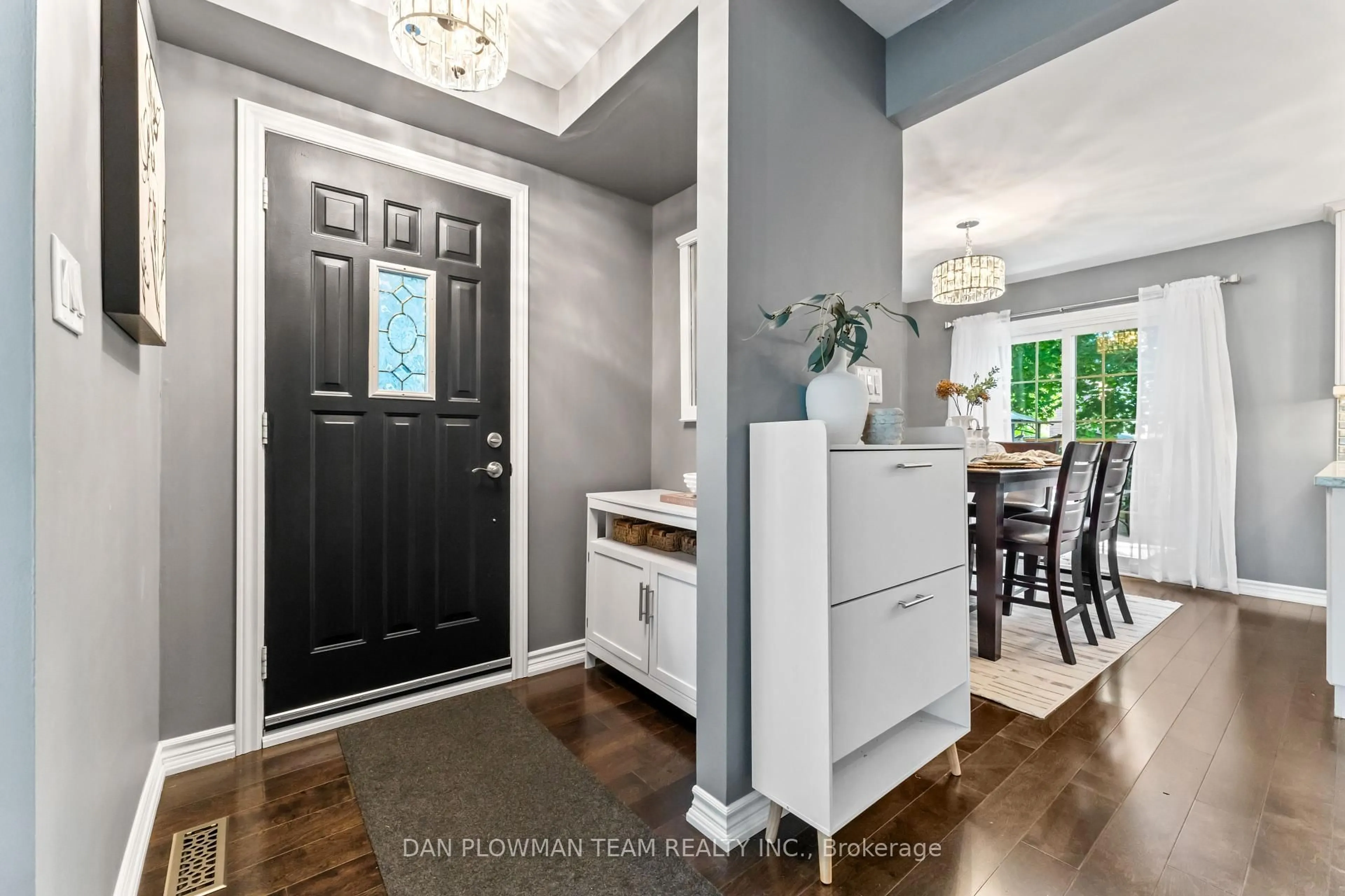 Indoor entryway for 1241 Eldorado Ave, Oshawa Ontario L1K 1H8