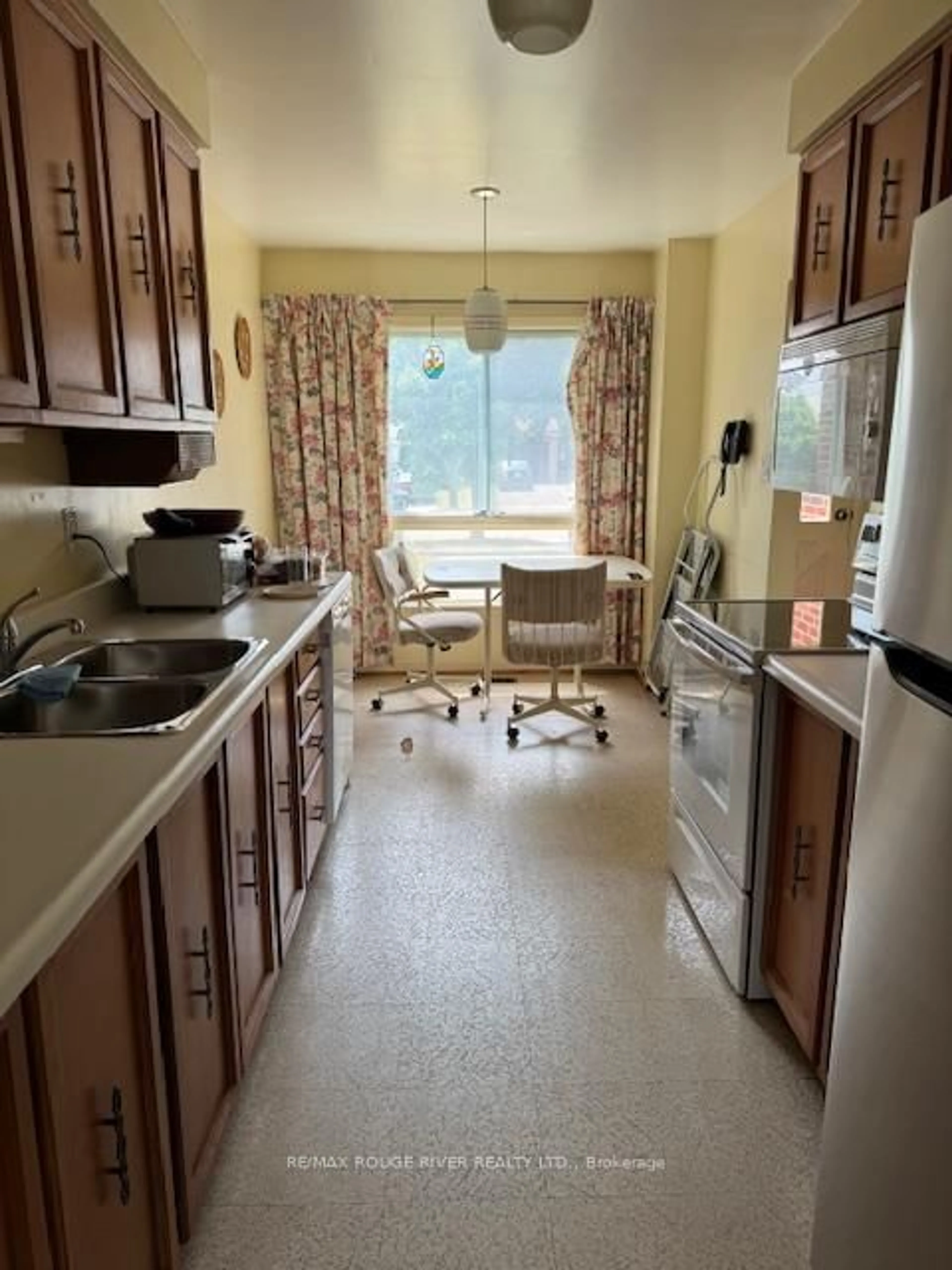 Standard kitchen, unknown for 92 Purvis Cres, Toronto Ontario M1B 1H9
