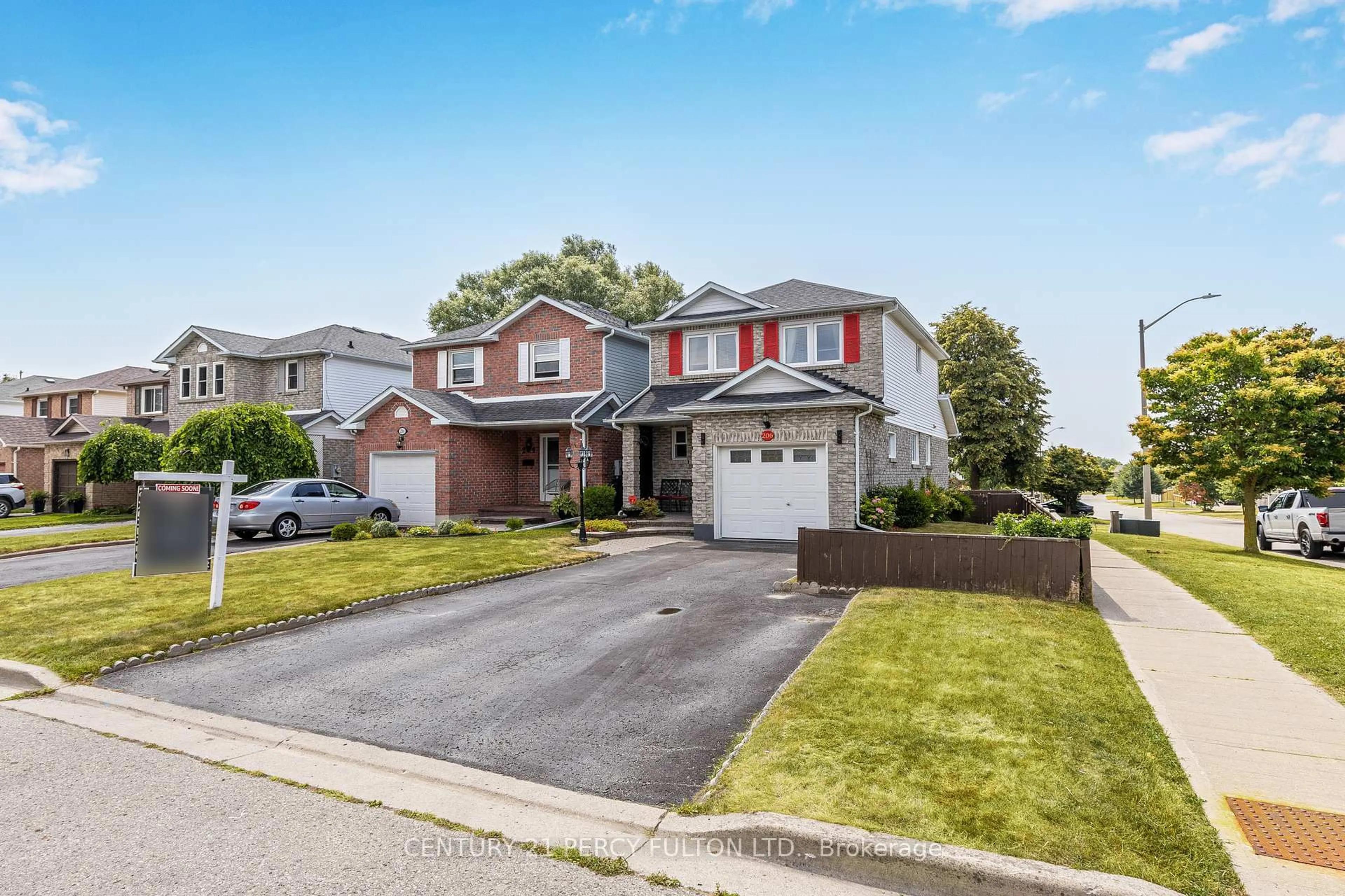 Unknown for 206 Adele Cres, Oshawa Ontario L1J 7W5