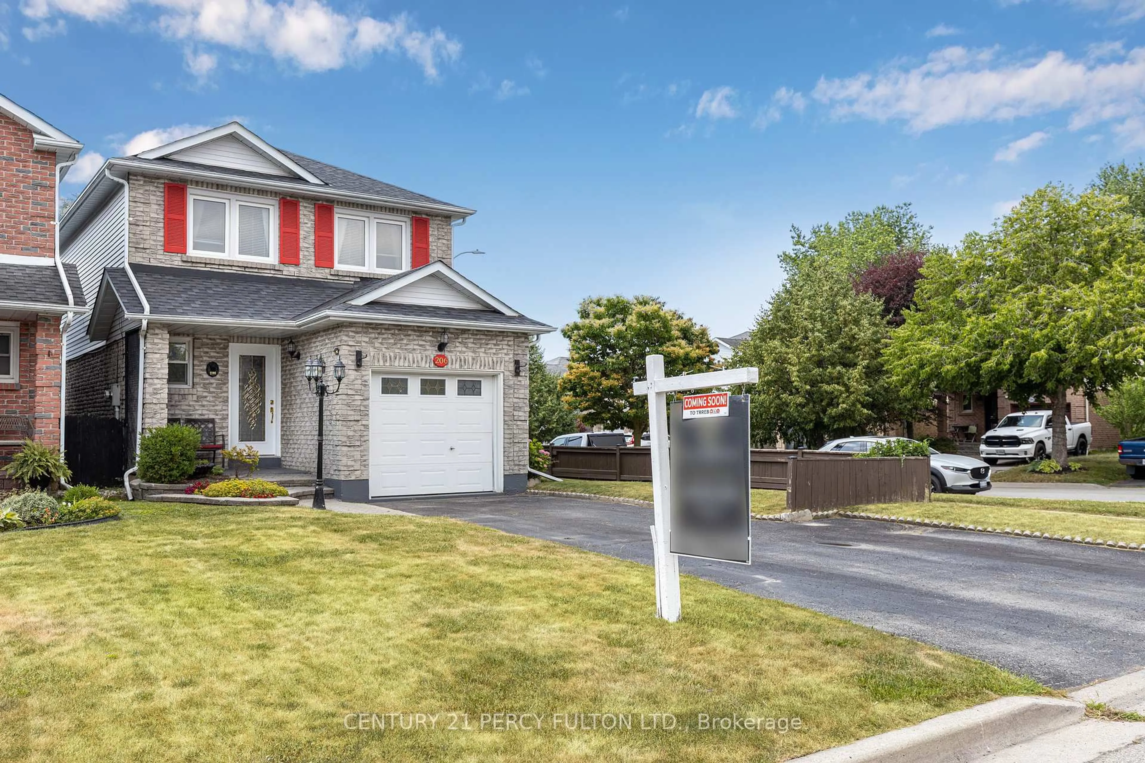 Home with vinyl exterior material, street for 206 Adele Cres, Oshawa Ontario L1J 7W5