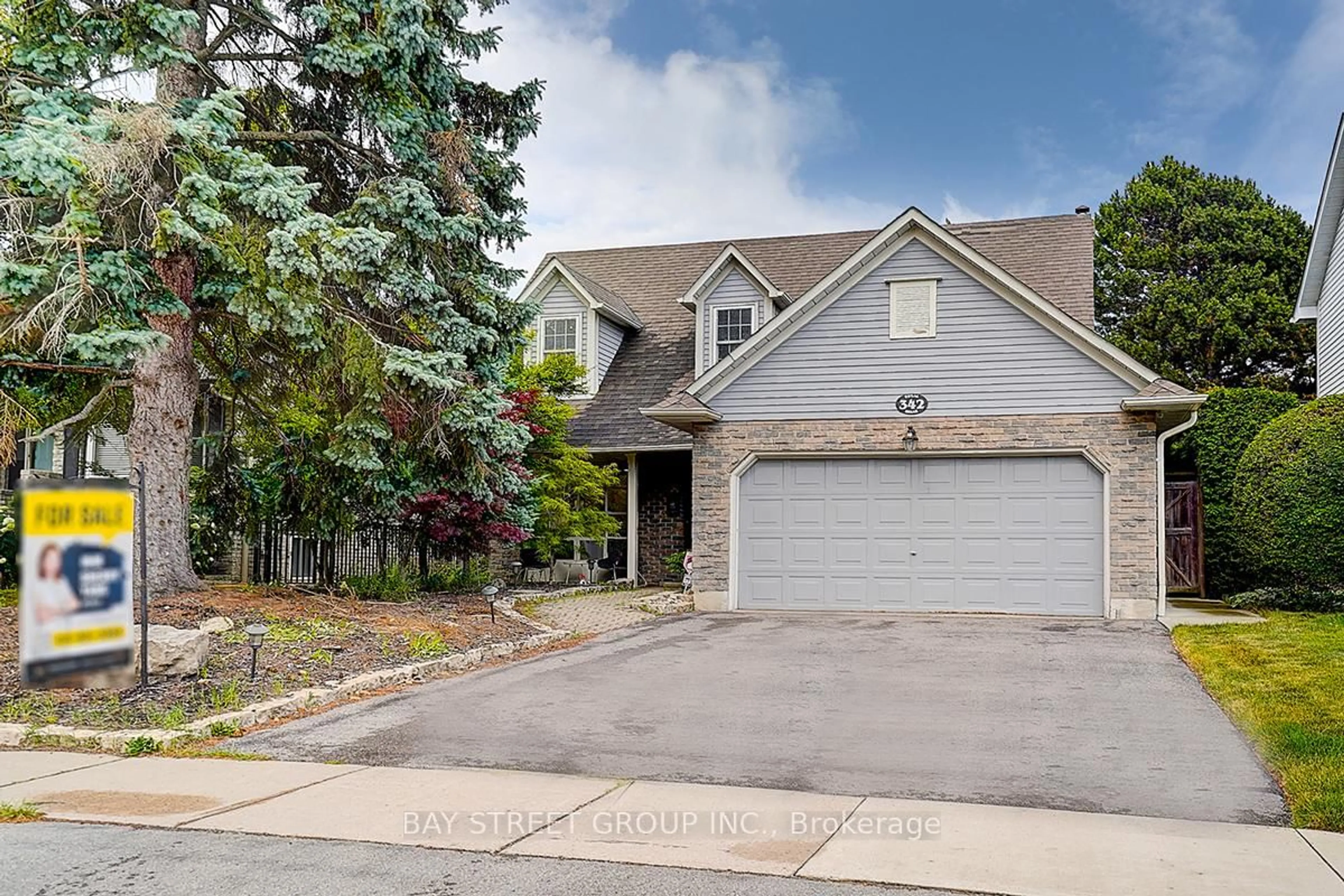 Unknown for 342 REGAL BRIAR St, Whitby Ontario L1N 6N1