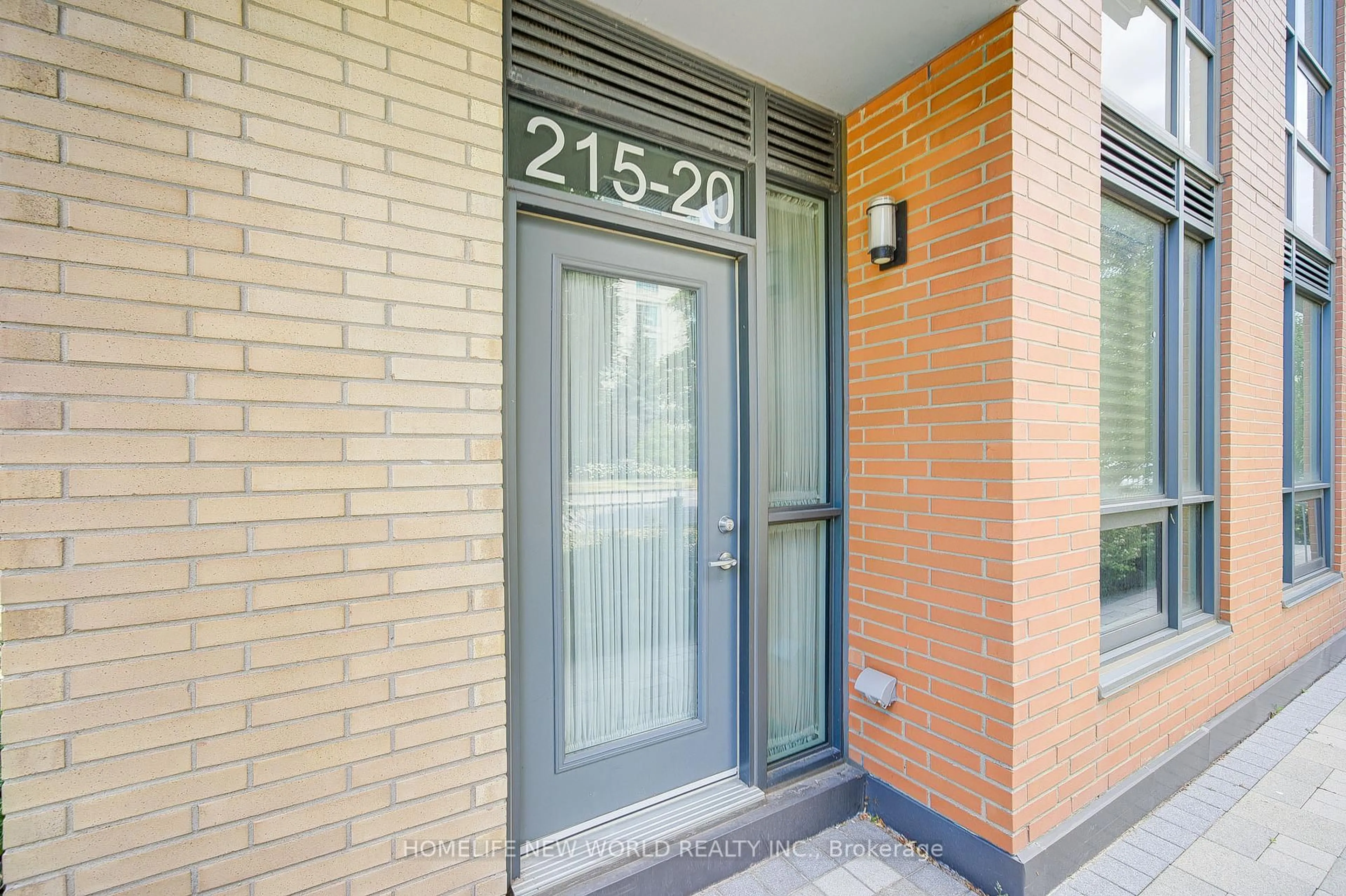 Indoor foyer for 215 Bonis Ave #Th 20, Toronto Ontario M1T 3W6