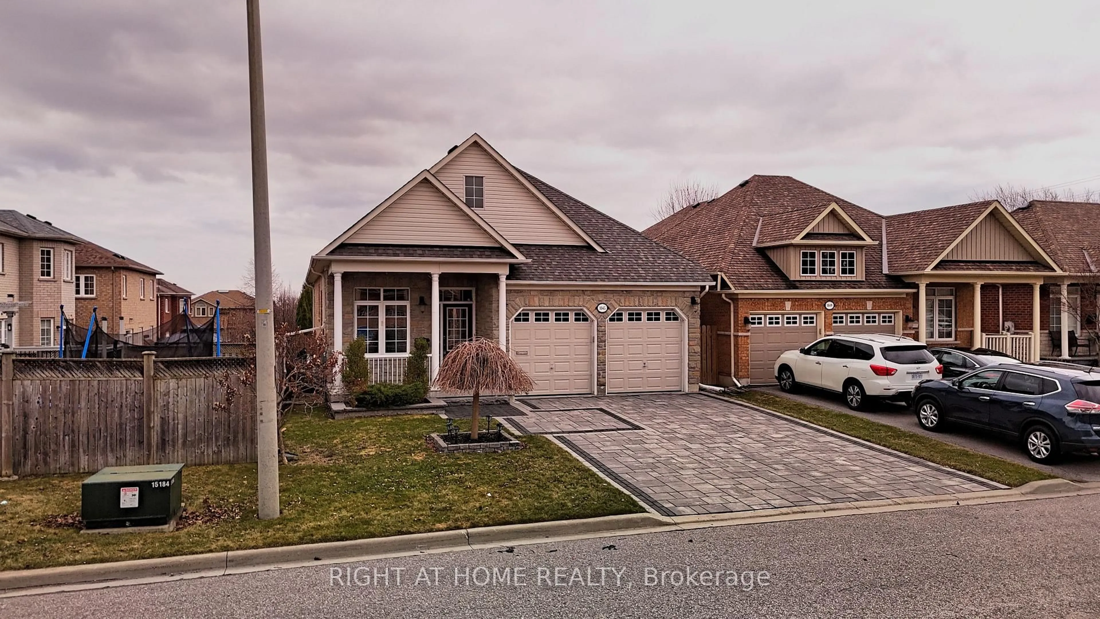 A pic from outside/outdoor area/front of a property/back of a property/a pic from drone, street for 1045 Coyston Crt, Oshawa Ontario L1K 3C4