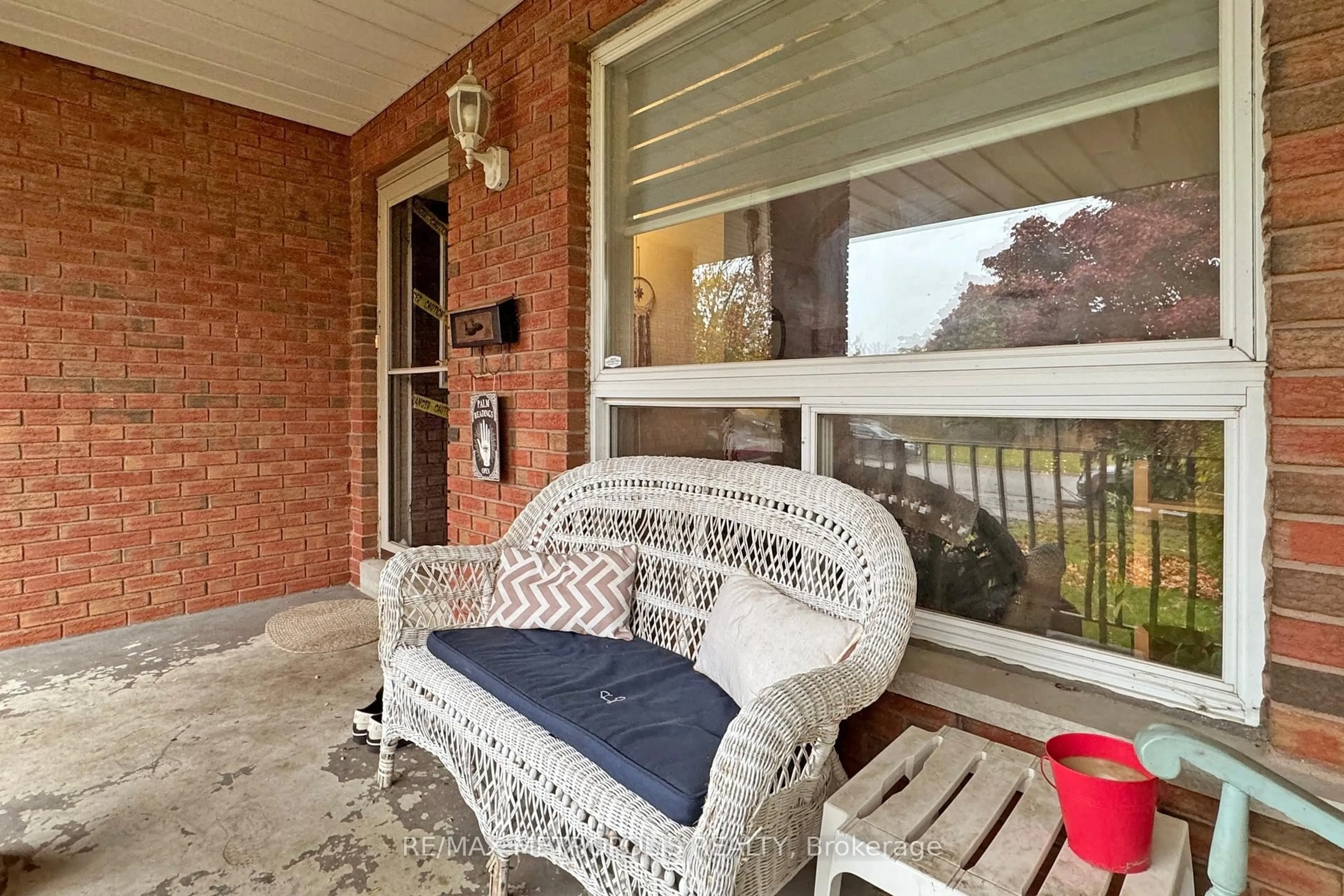 Patio, street for 709 Keates Ave, Oshawa Ontario L1H 7Y3