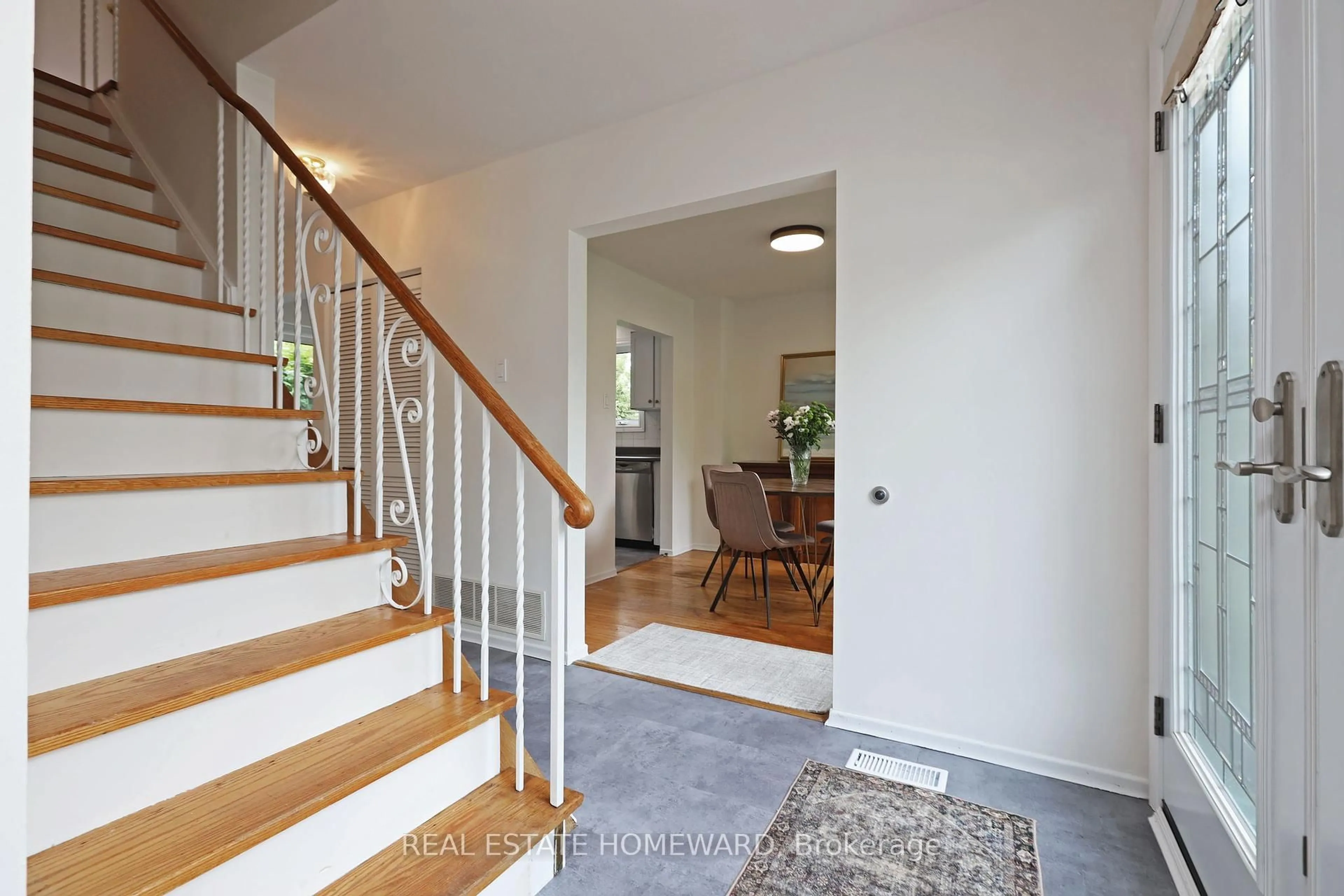 Indoor entryway for 51 Prince Philip Blvd, Toronto Ontario M1E 1J5