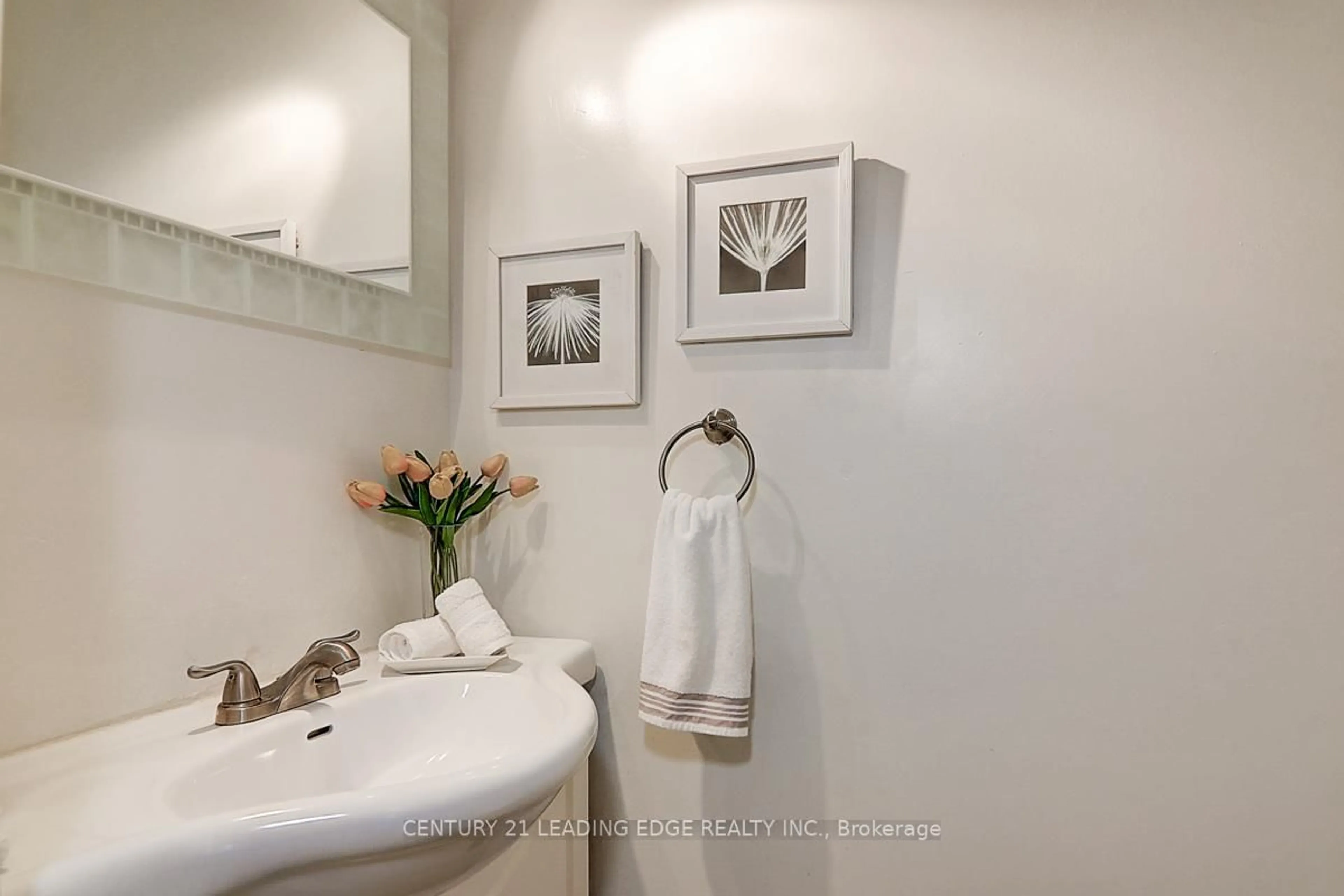 Standard bathroom, ceramic/tile floor for 301 Washburn Way #78, Toronto Ontario M1B 1K4