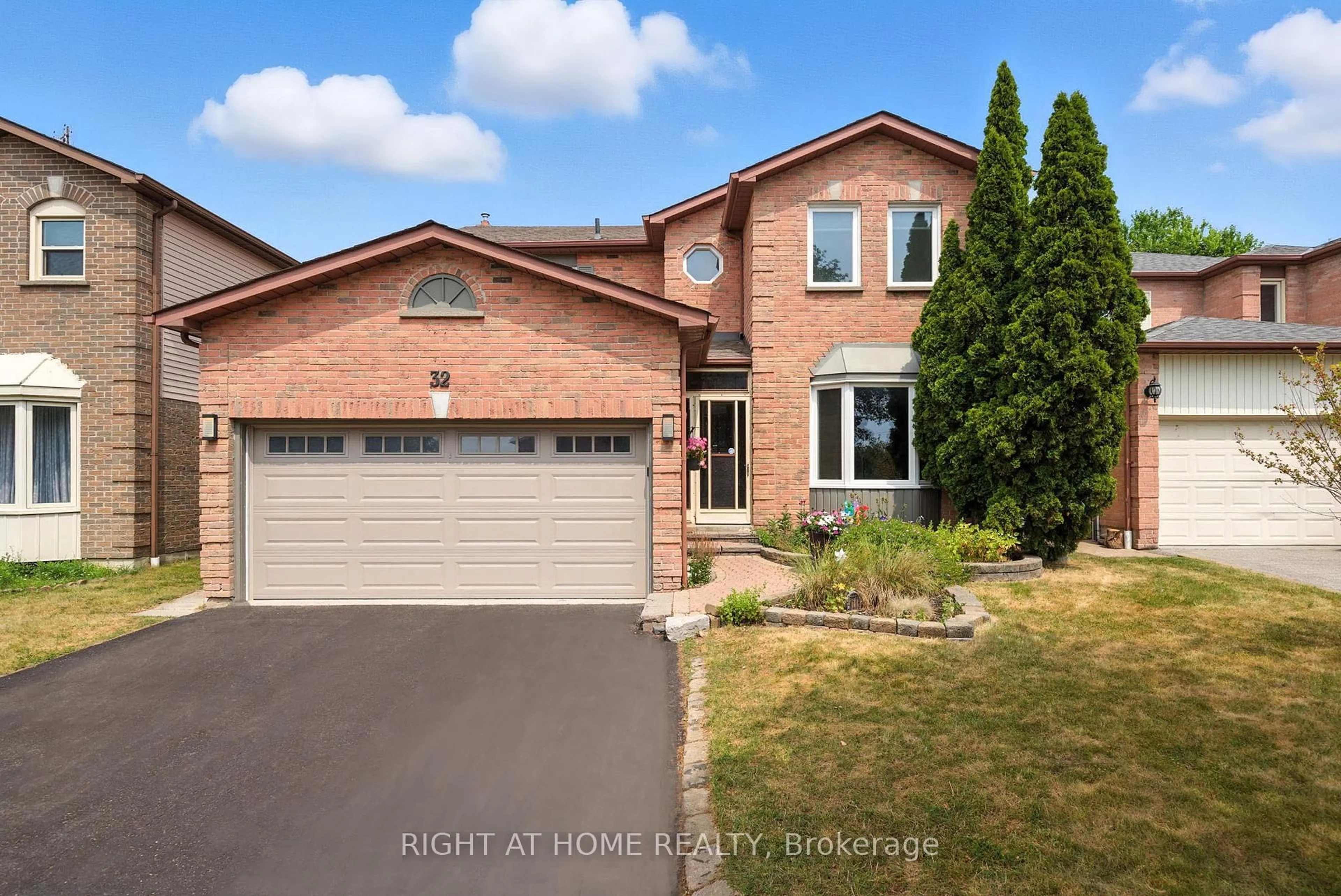 Home with brick exterior material, street for 32 Horseshoe Dr, Whitby Ontario L1N 8E9