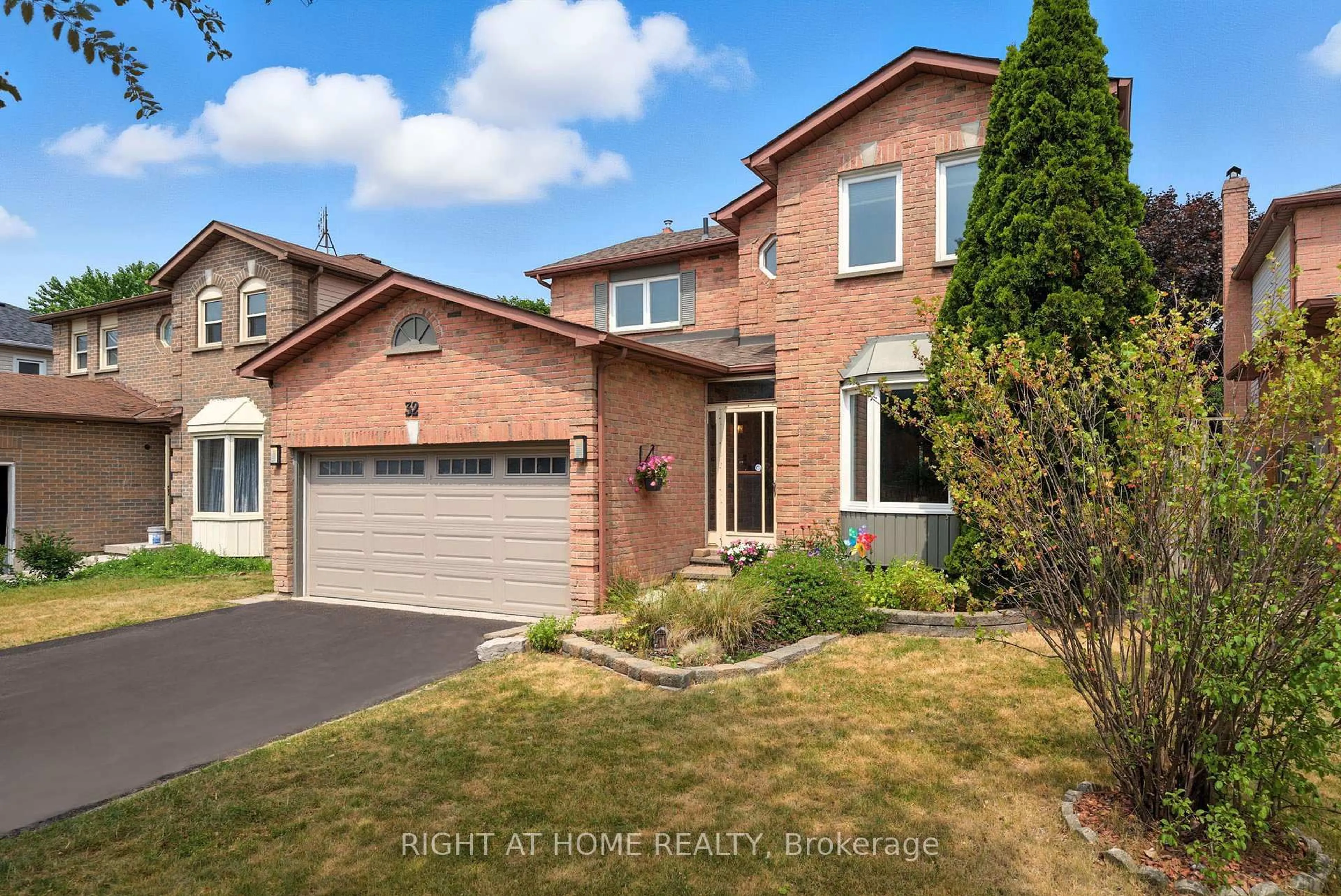 Home with brick exterior material, street for 32 Horseshoe Dr, Whitby Ontario L1N 8E9