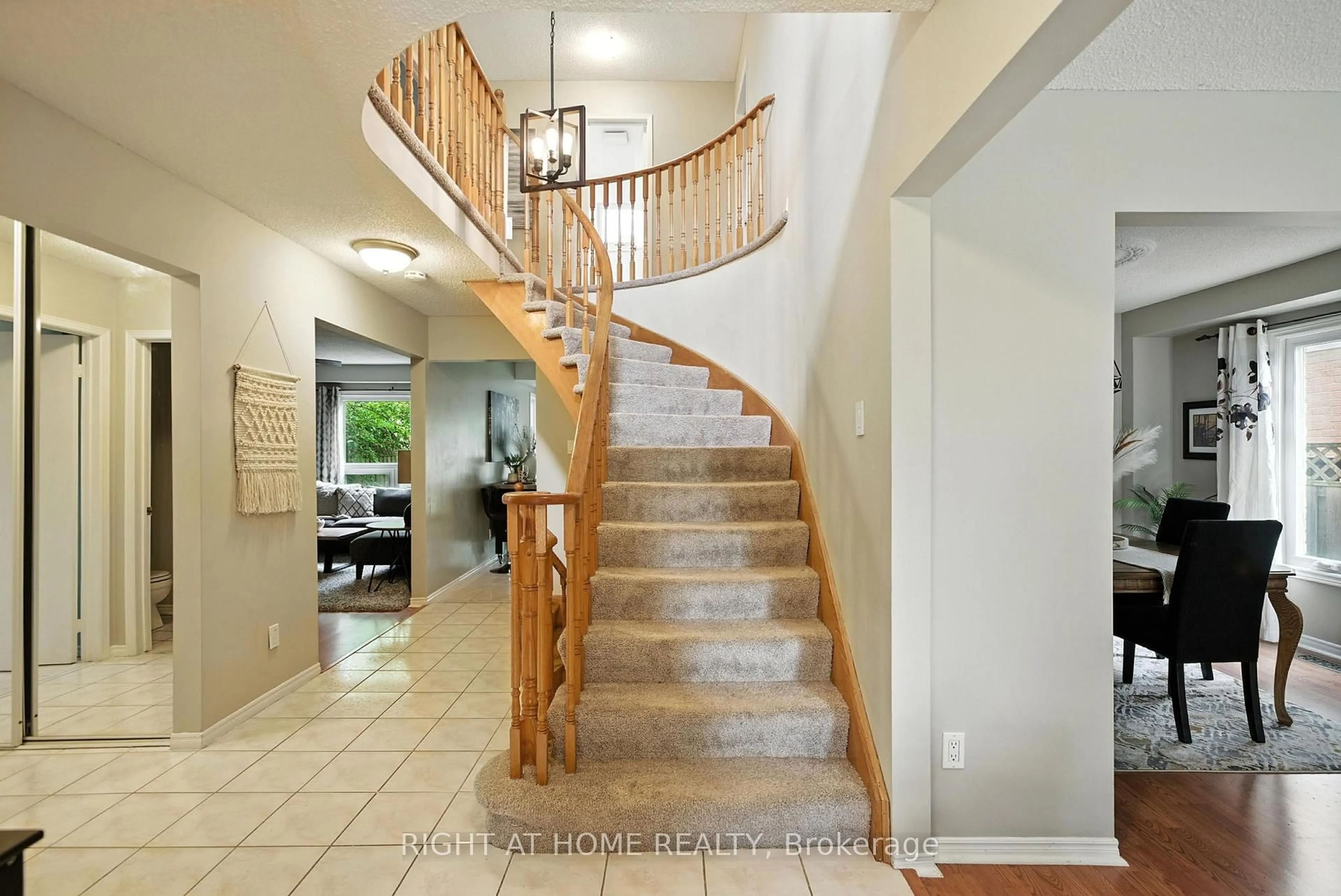 Unknown for 32 Horseshoe Dr, Whitby Ontario L1N 8E9