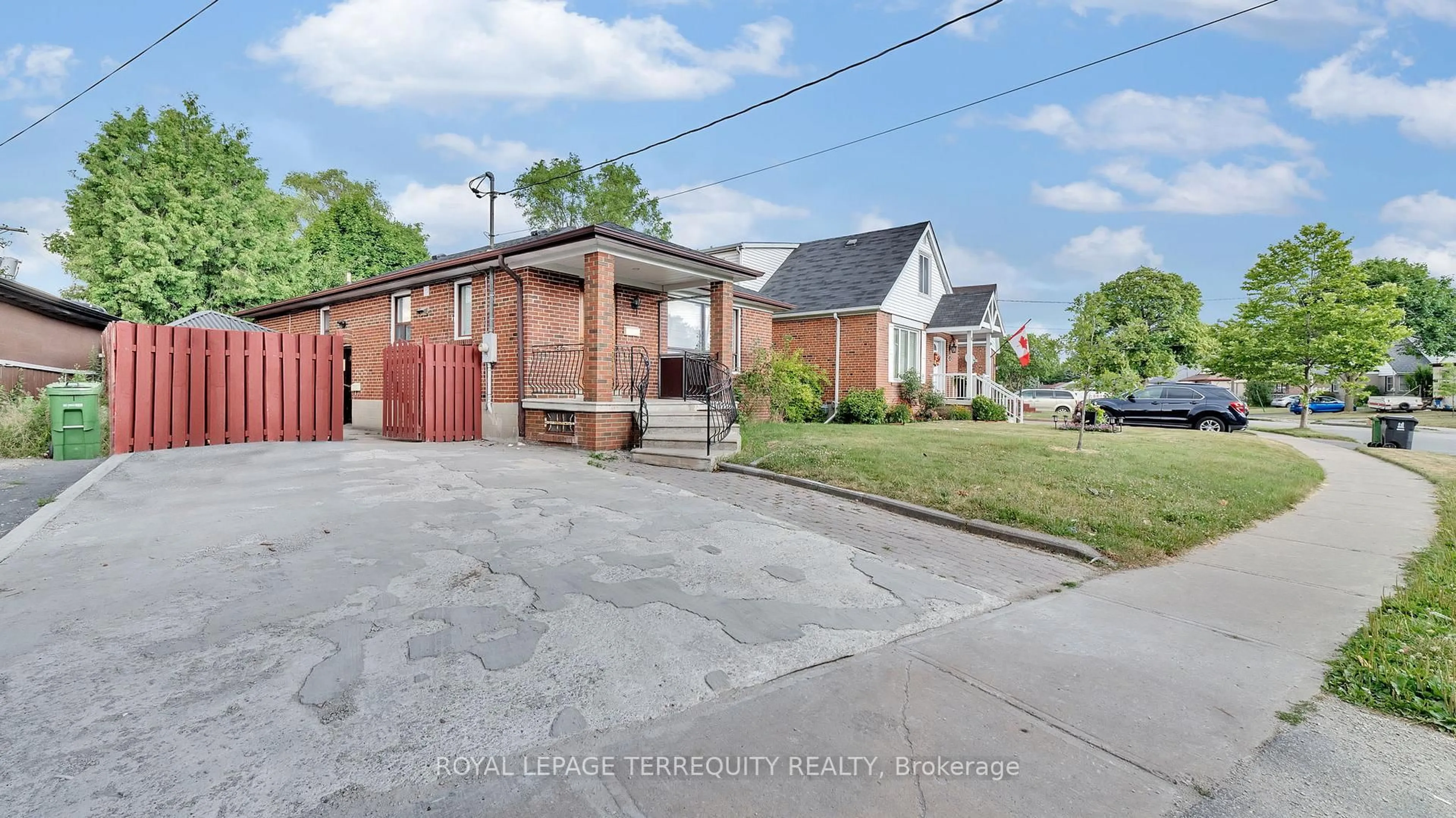 A pic from outside/outdoor area/front of a property/back of a property/a pic from drone, street for 12 Lynvalley Cres, Toronto Ontario M1R 2V3