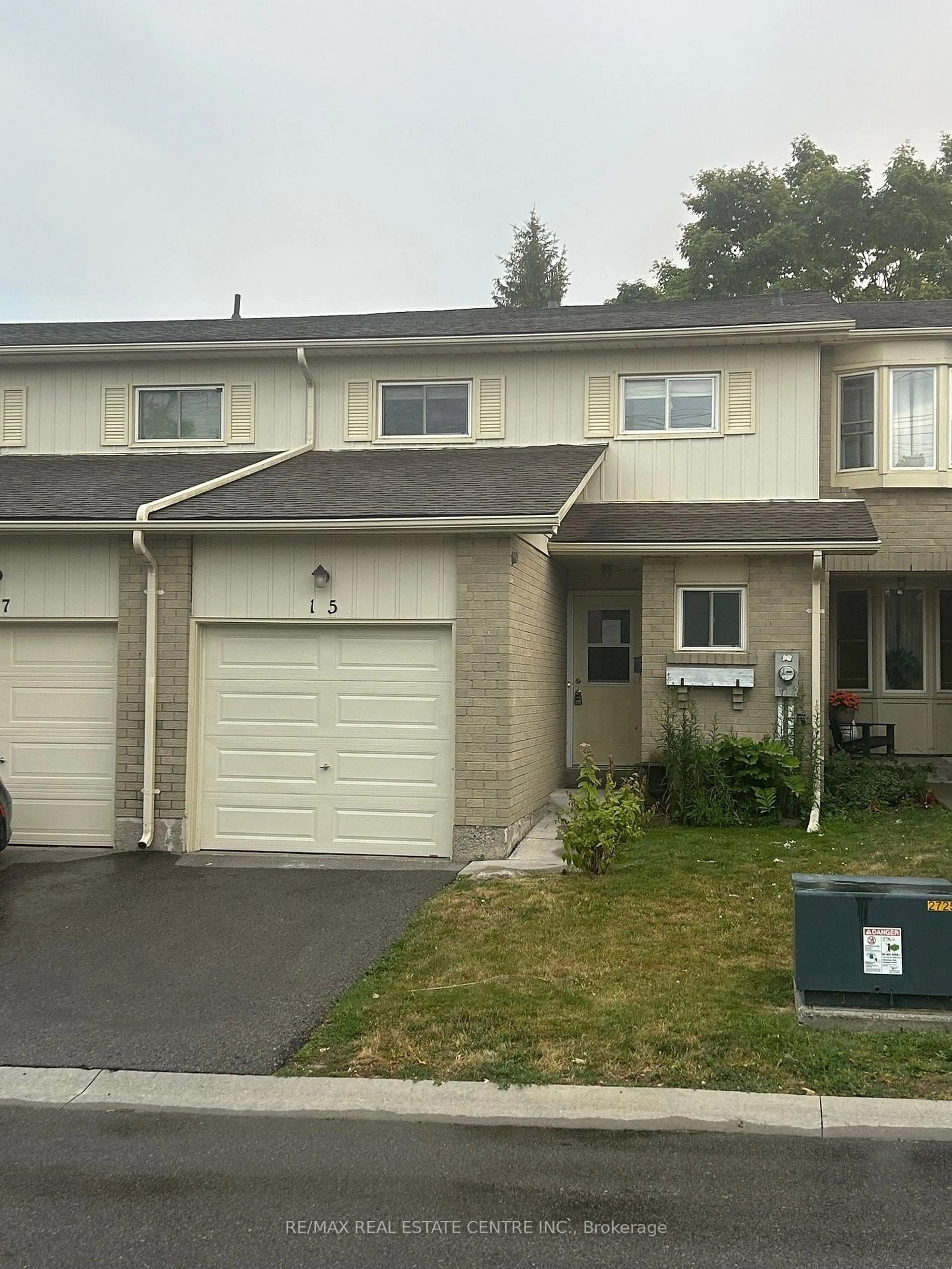 Home with vinyl exterior material, street for 700 Harmony Rd #15, Oshawa Ontario L1K 1S2