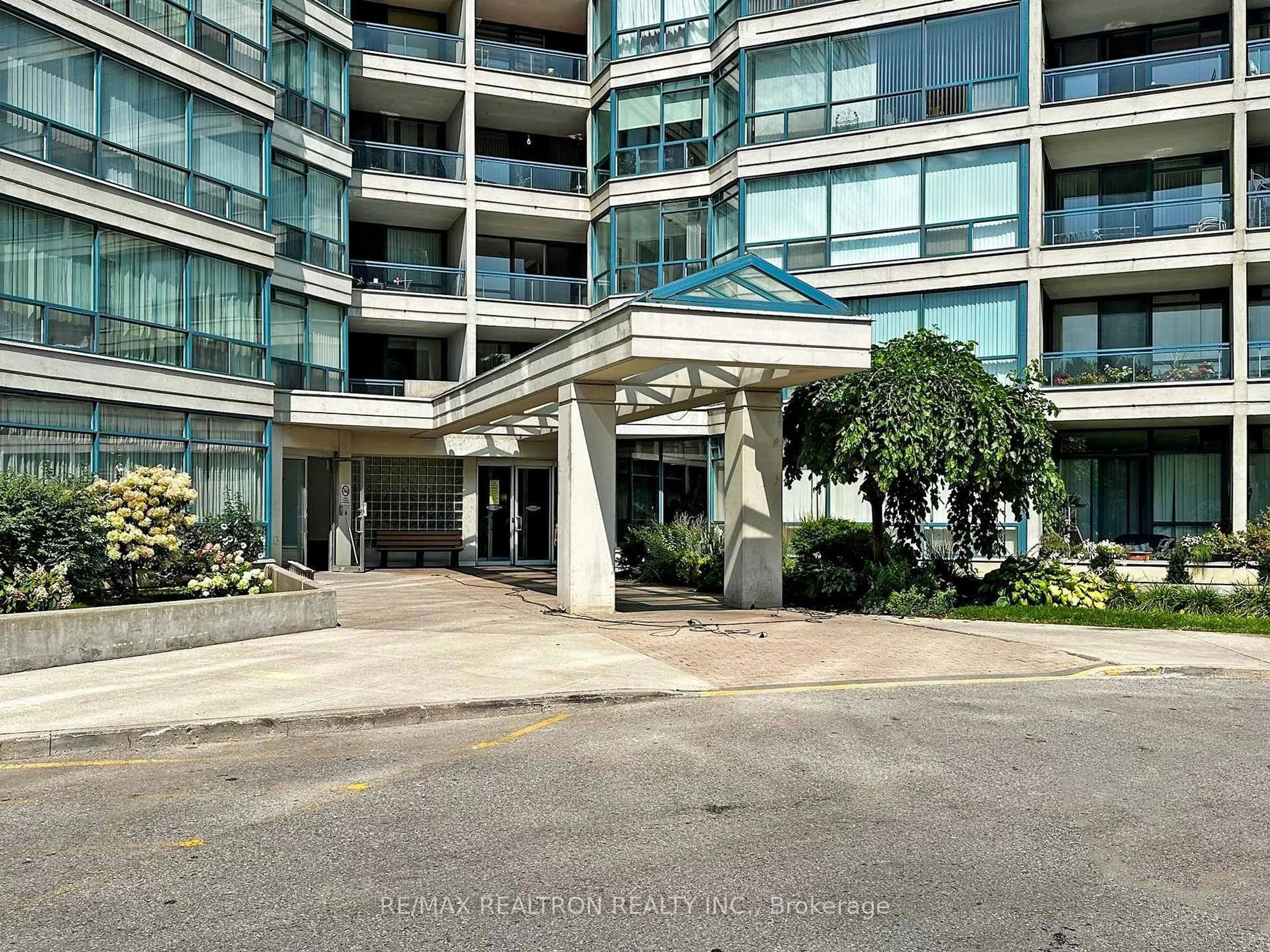 Indoor foyer for 4725 Sheppard Ave #1802, Toronto Ontario M1S 5B2