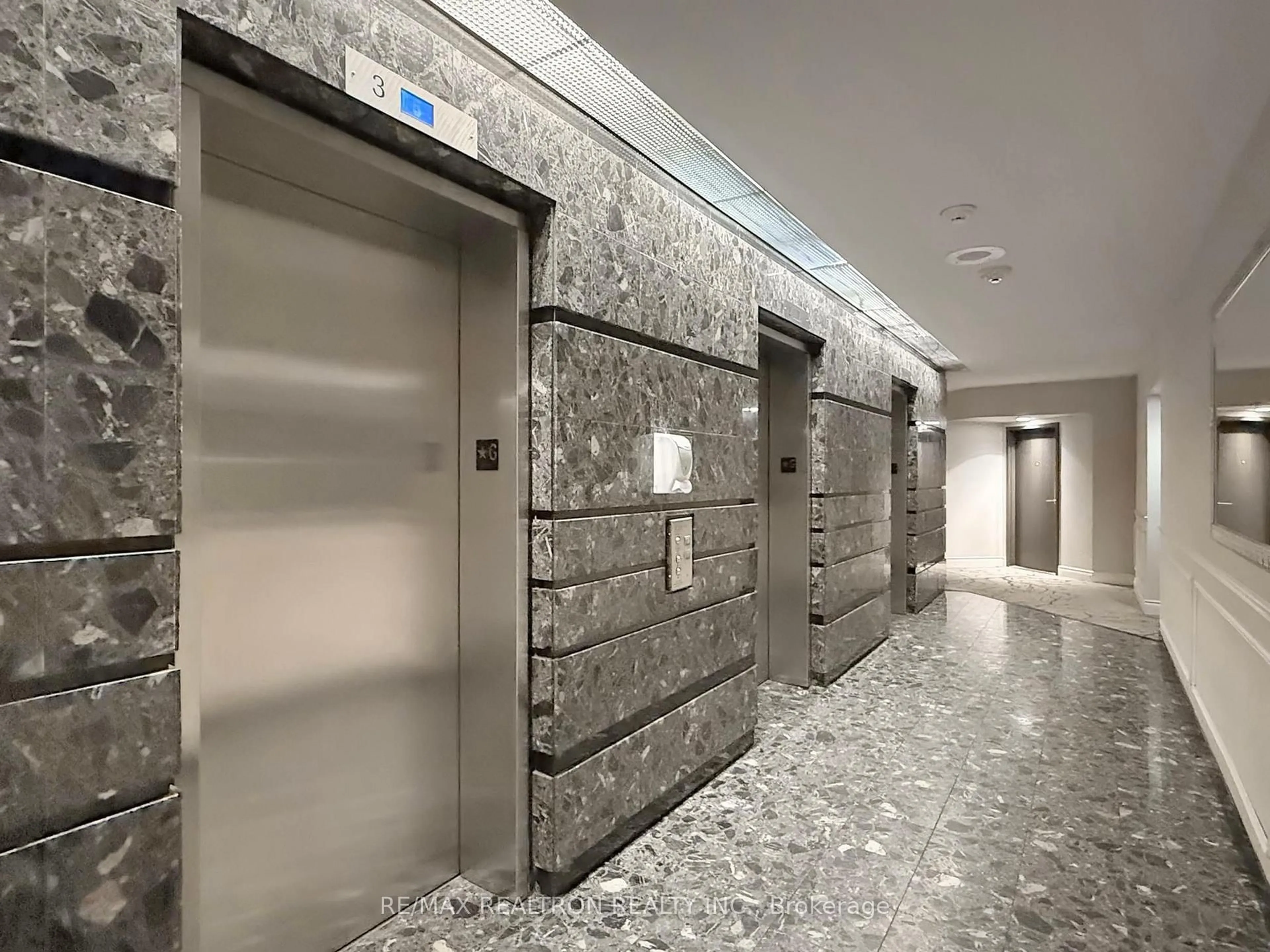 Indoor foyer for 4725 Sheppard Ave #1802, Toronto Ontario M1S 5B2