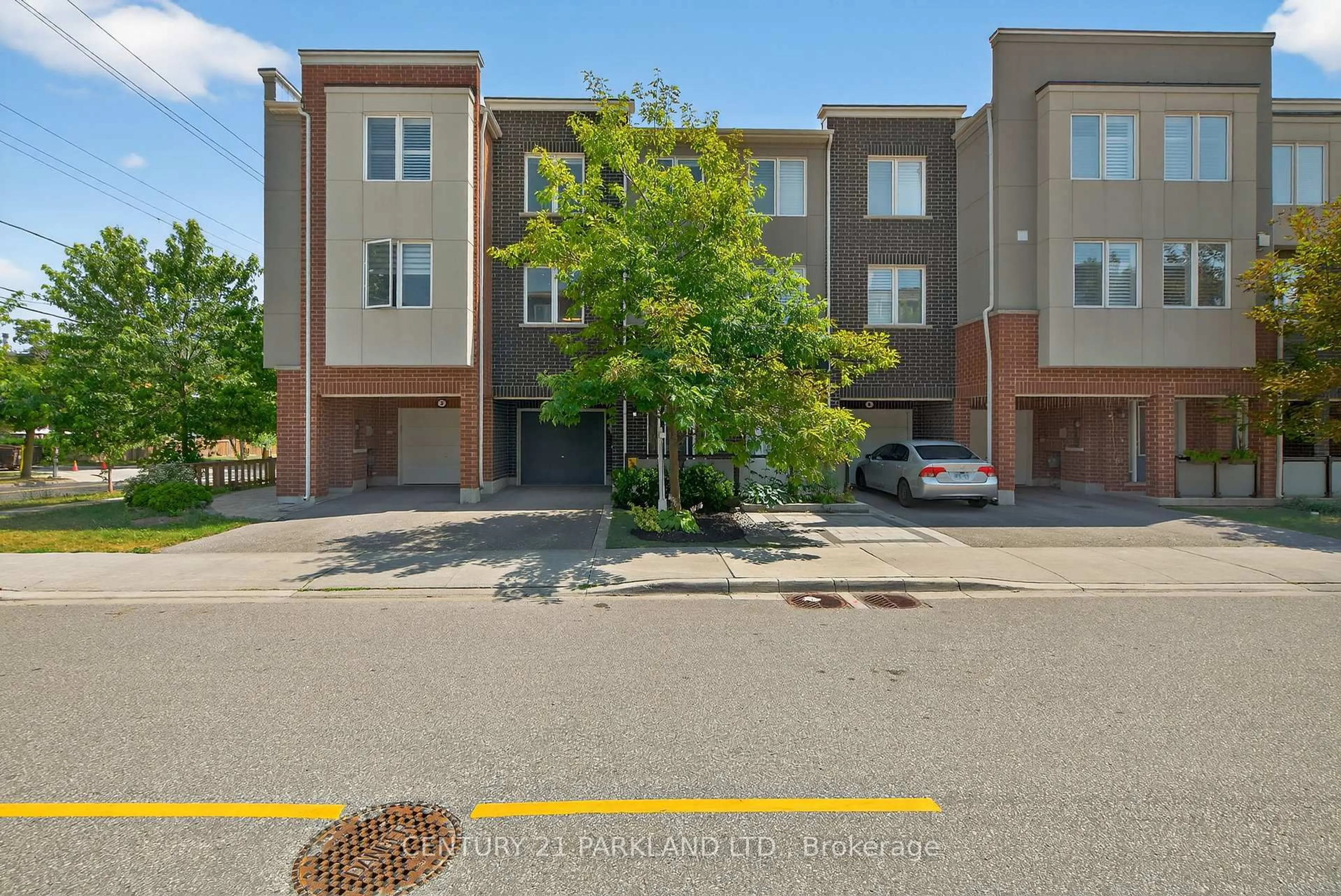 A pic from outside/outdoor area/front of a property/back of a property/a pic from drone, street for 4 Heron Park, Toronto Ontario M1E 0B8