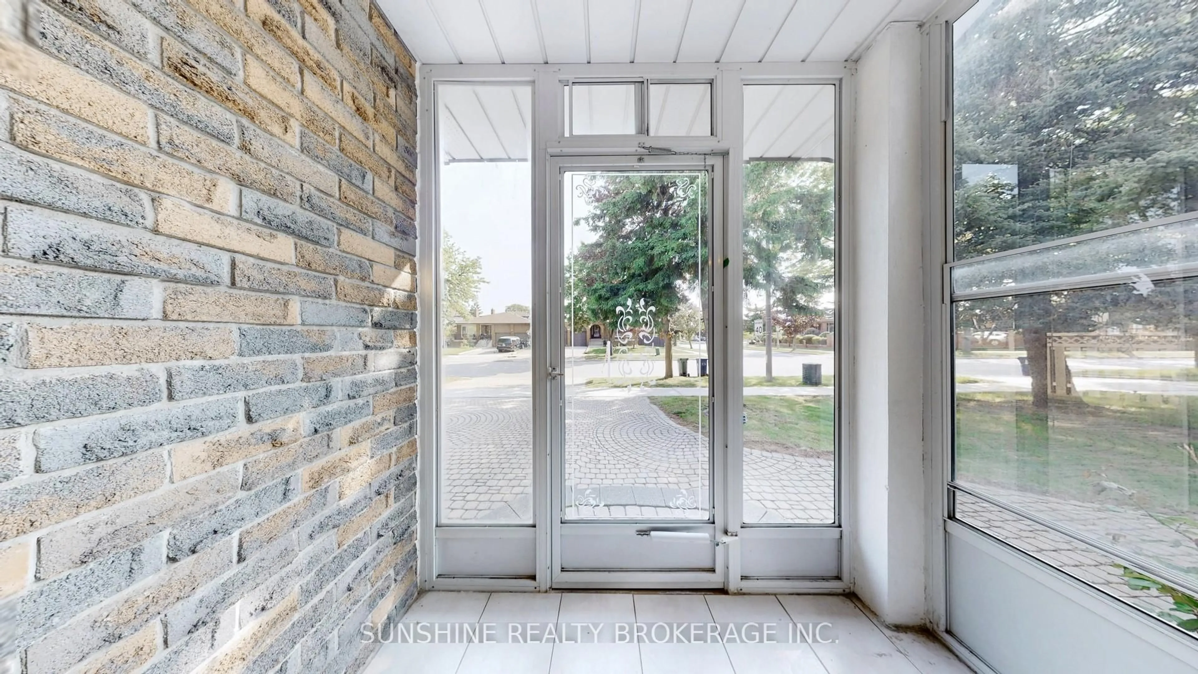 Indoor entryway for 115 Ambercroft Blvd, Toronto Ontario M1W 3K8