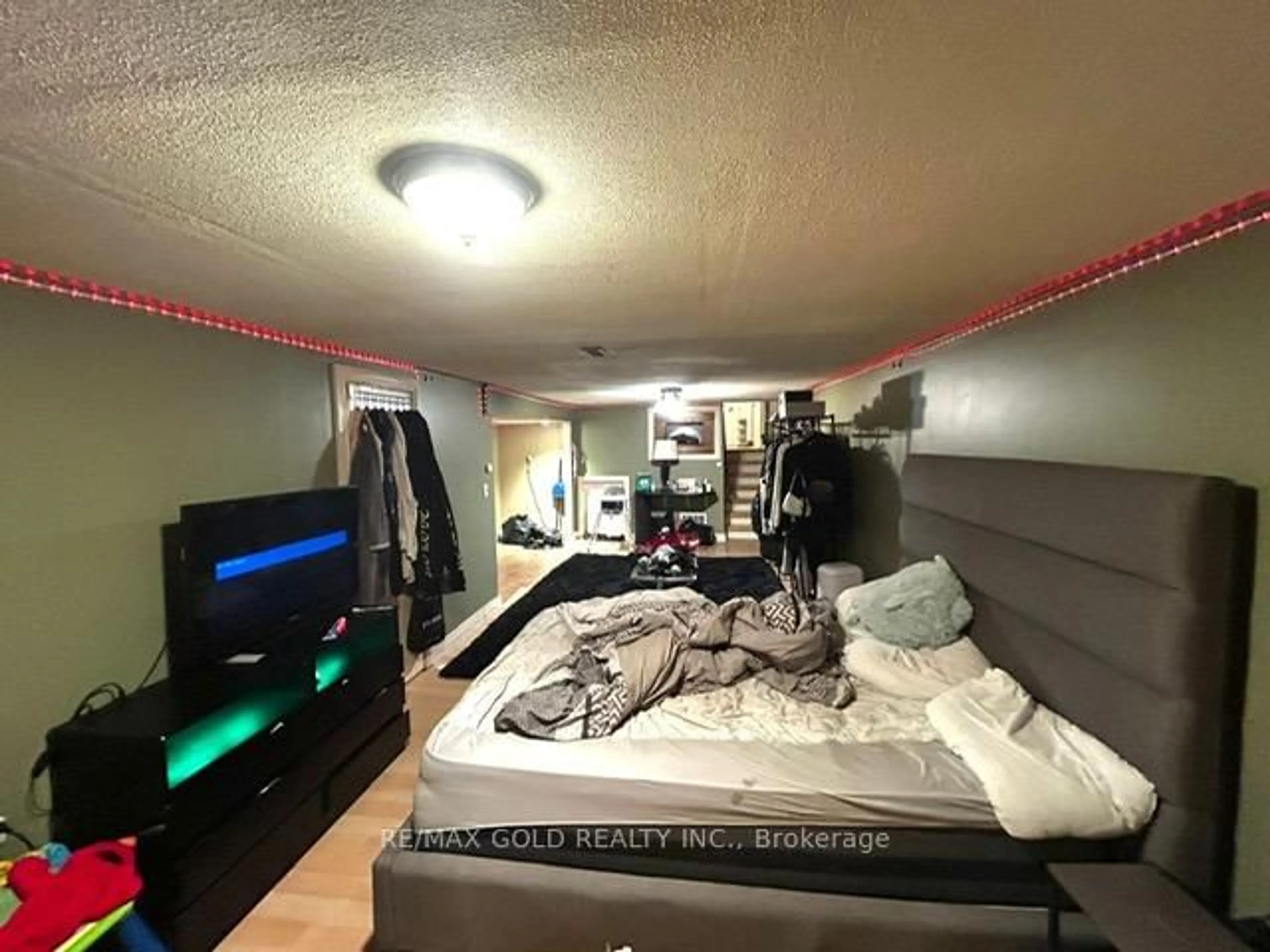 A pic of a room for 109 Tecumseh Ave, Oshawa Ontario L1G 3N6