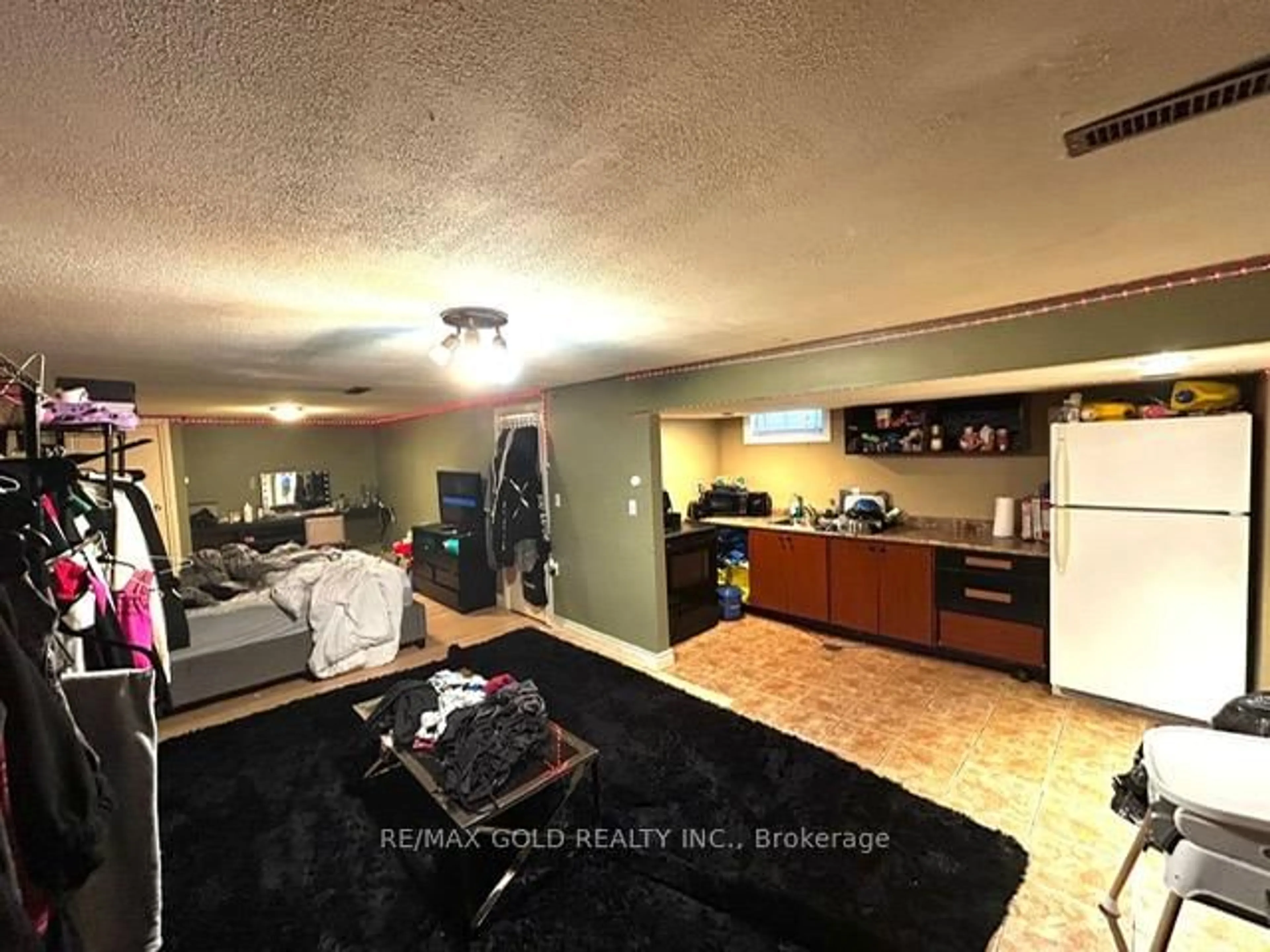 A pic of a room for 109 Tecumseh Ave, Oshawa Ontario L1G 3N6