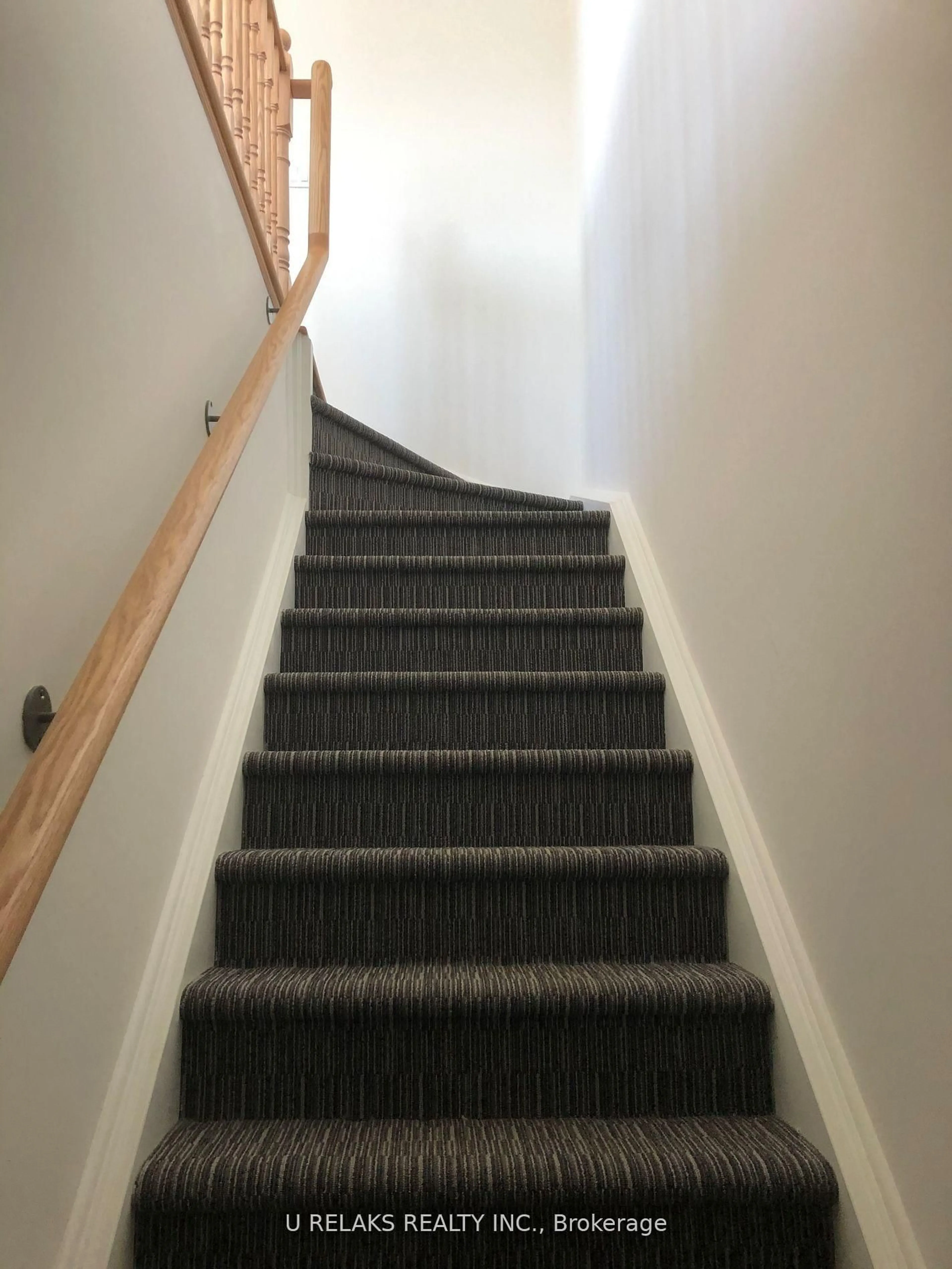 Stairs for 500 Kingbird Grve, Toronto Ontario M1B 0E4