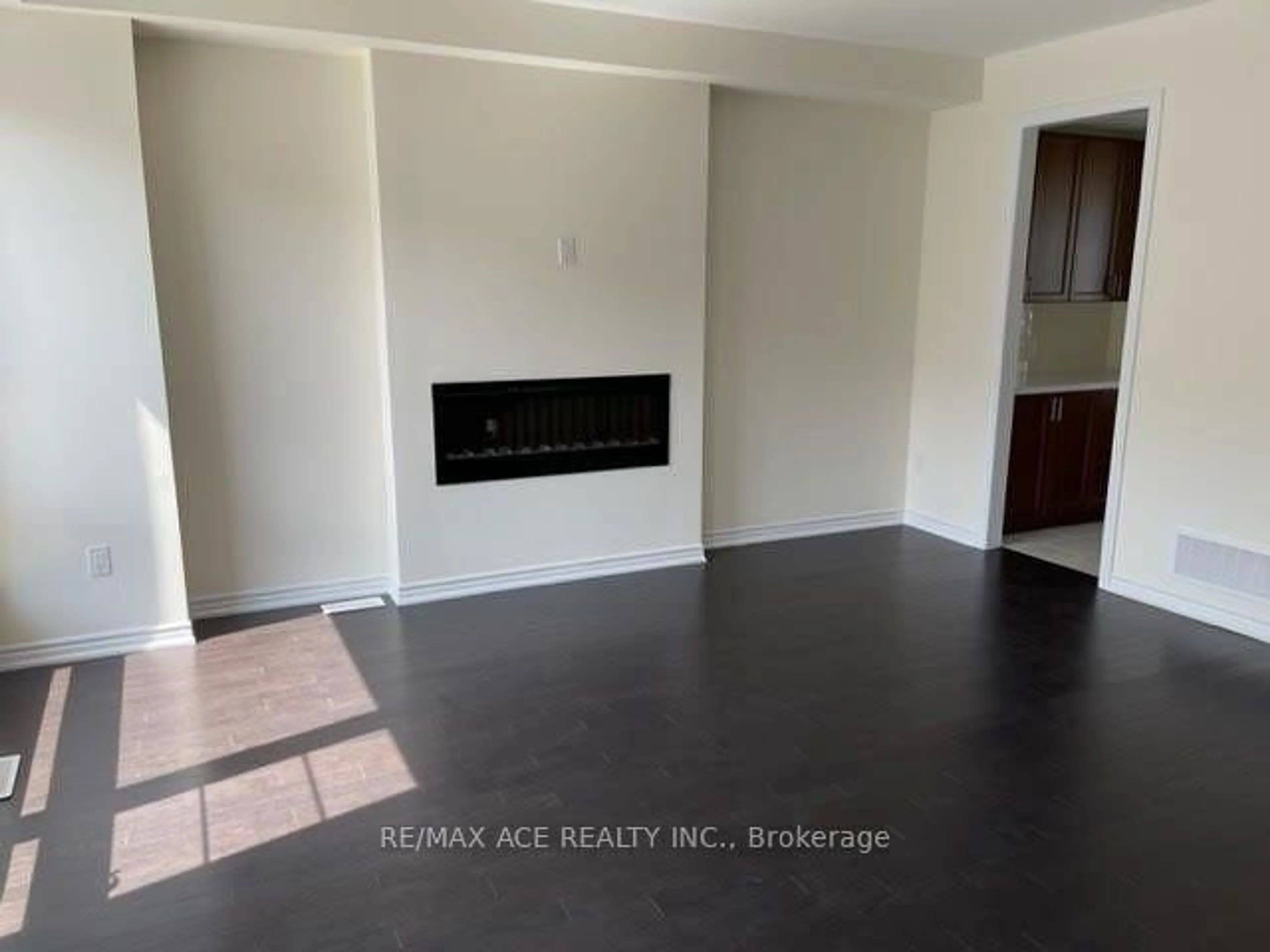 A pic of a room for 39 Lake Trail Way, Whitby Ontario L1M 0M3