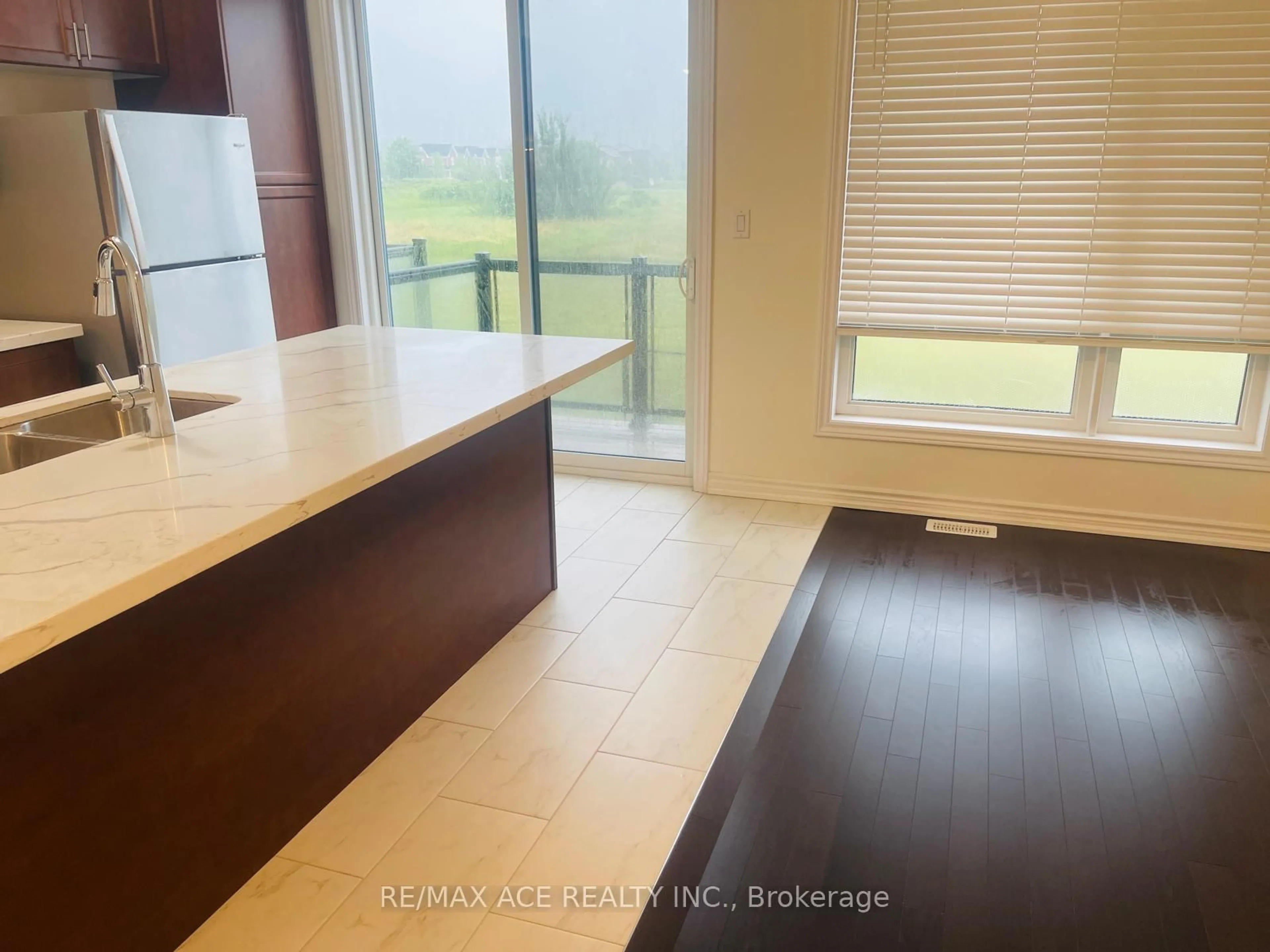Unknown for 39 Lake Trail Way, Whitby Ontario L1M 0M3