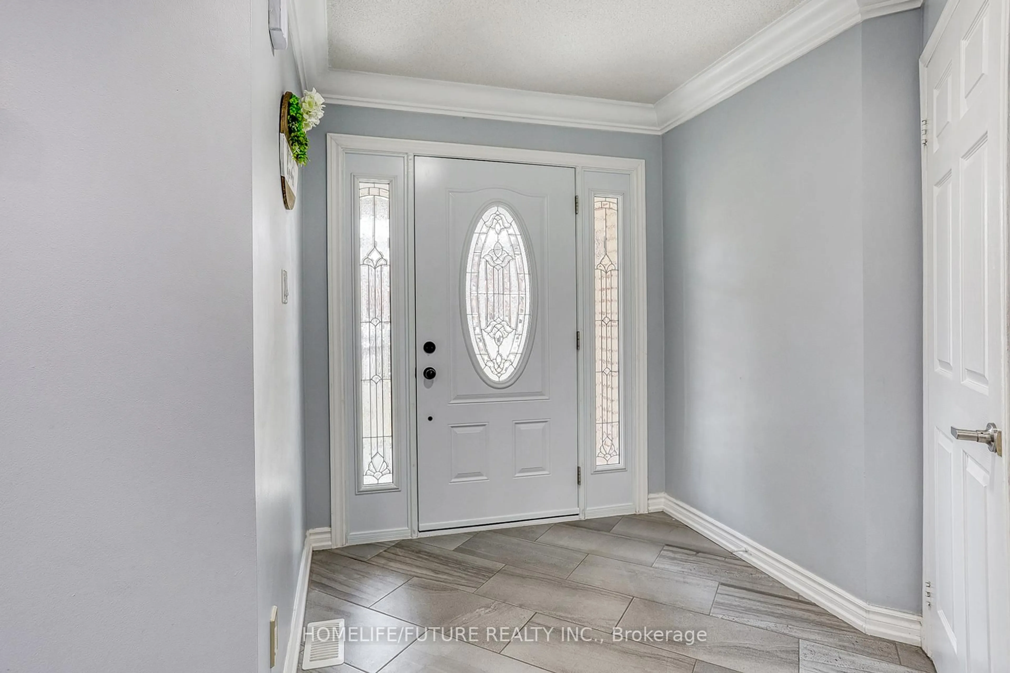 Indoor entryway for 56 Ringwood Dr, Whitby Ontario L1R 1Y7