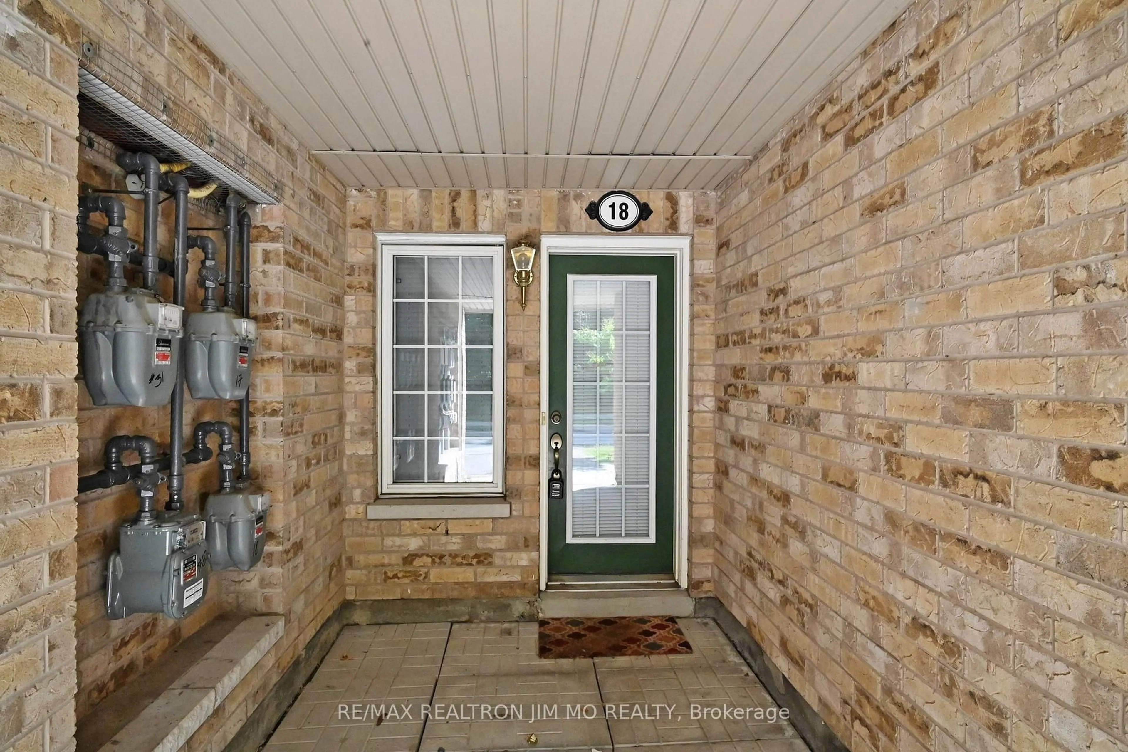 Indoor entryway for 42 Pinery Tr, Toronto Ontario M1B 6H9