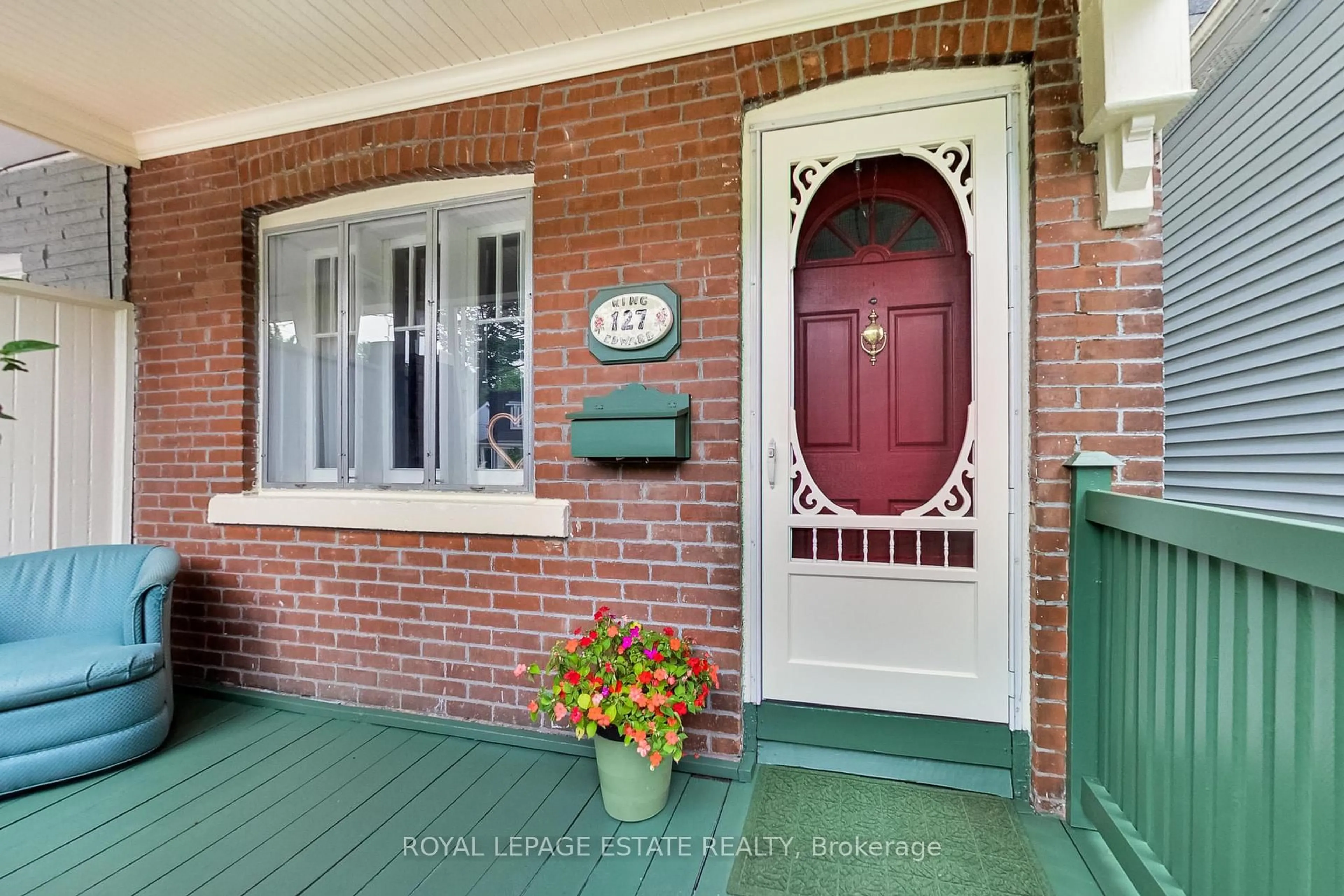 Indoor entryway for 127 King Edward Ave, Toronto Ontario M4C 5J7