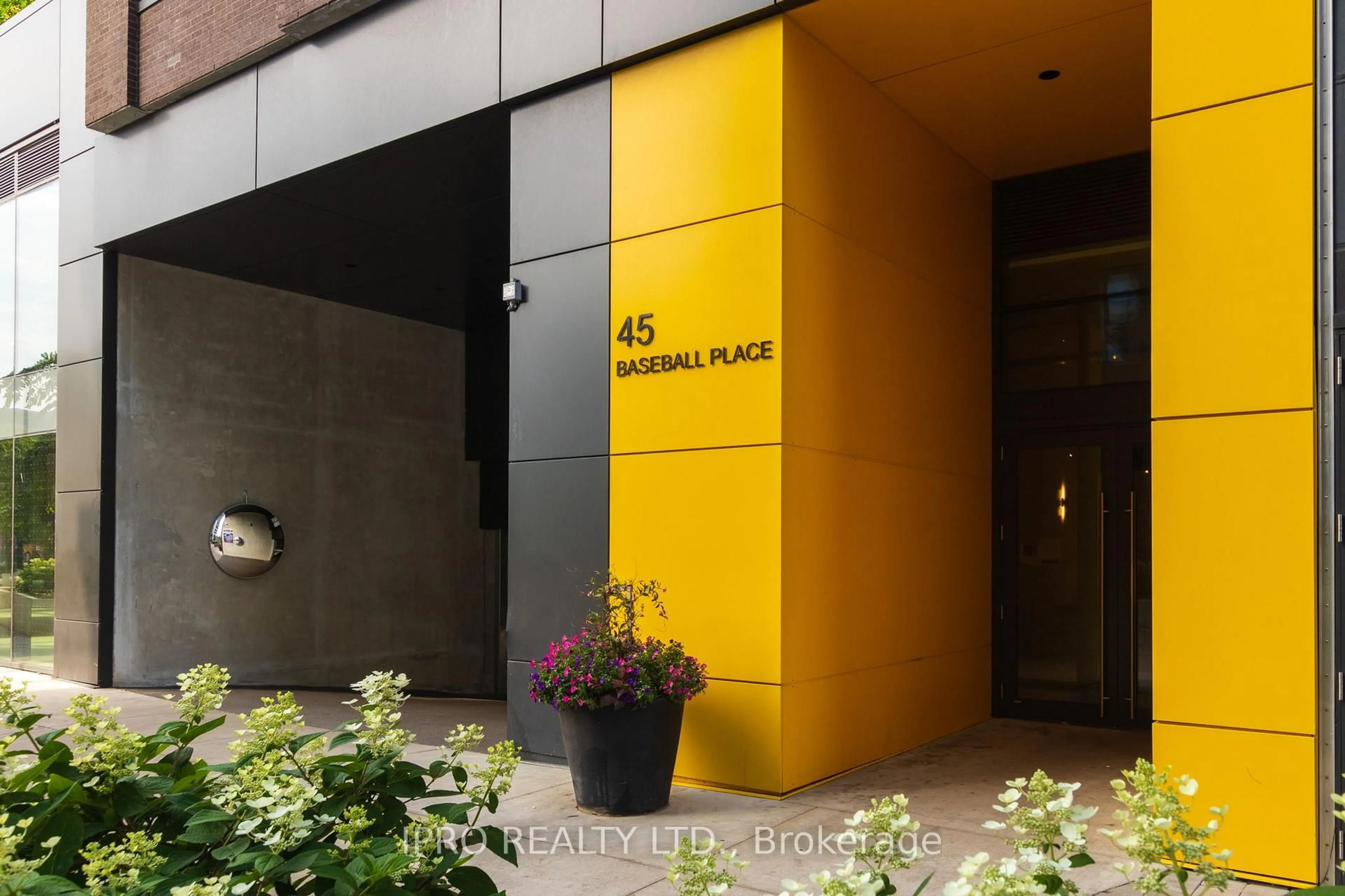 Indoor foyer for 45 Baseball Pl #1305, Toronto Ontario M4M 0H1