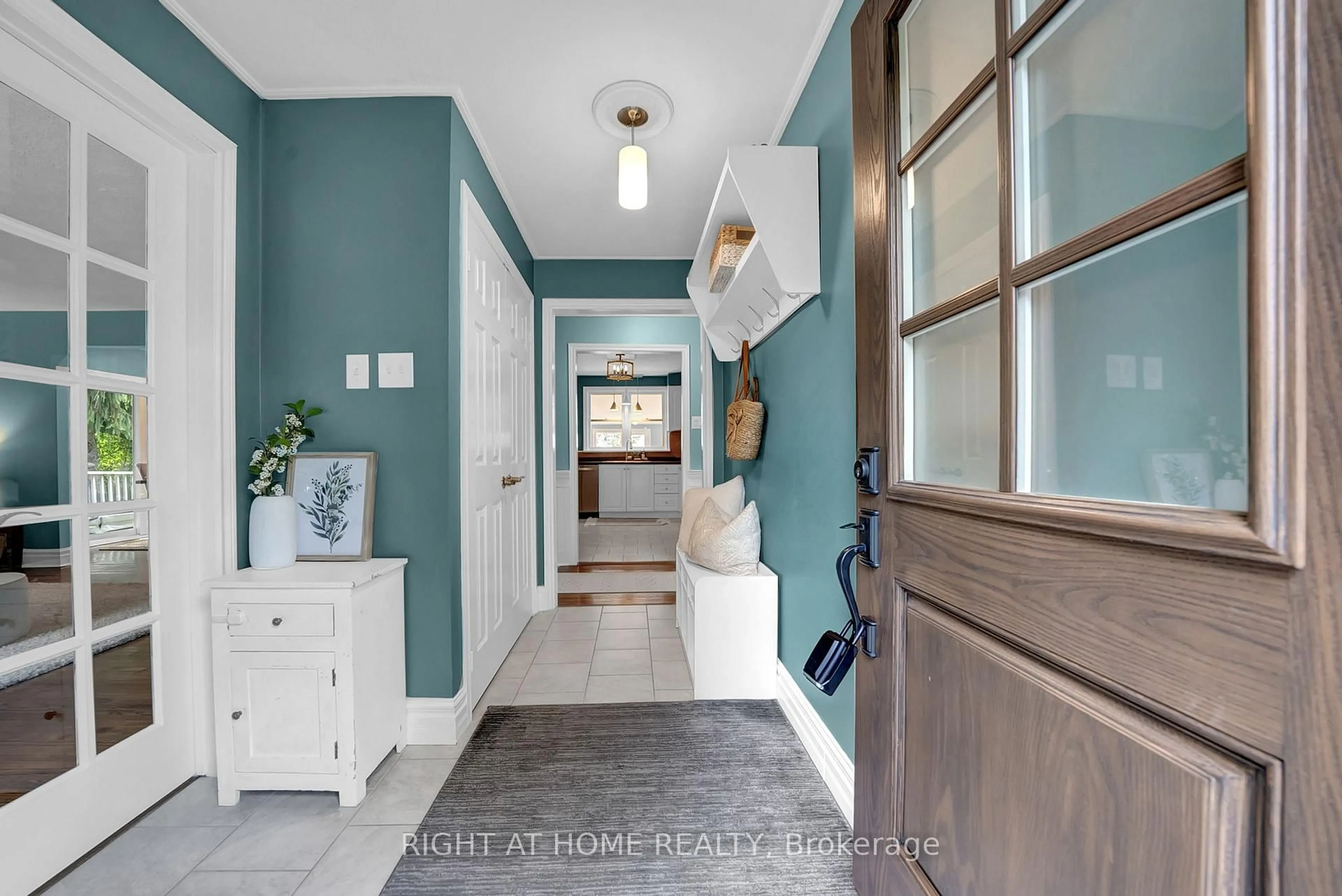 Indoor entryway for 2355 Shirley Rd, Scugog Ontario L9L 1B3