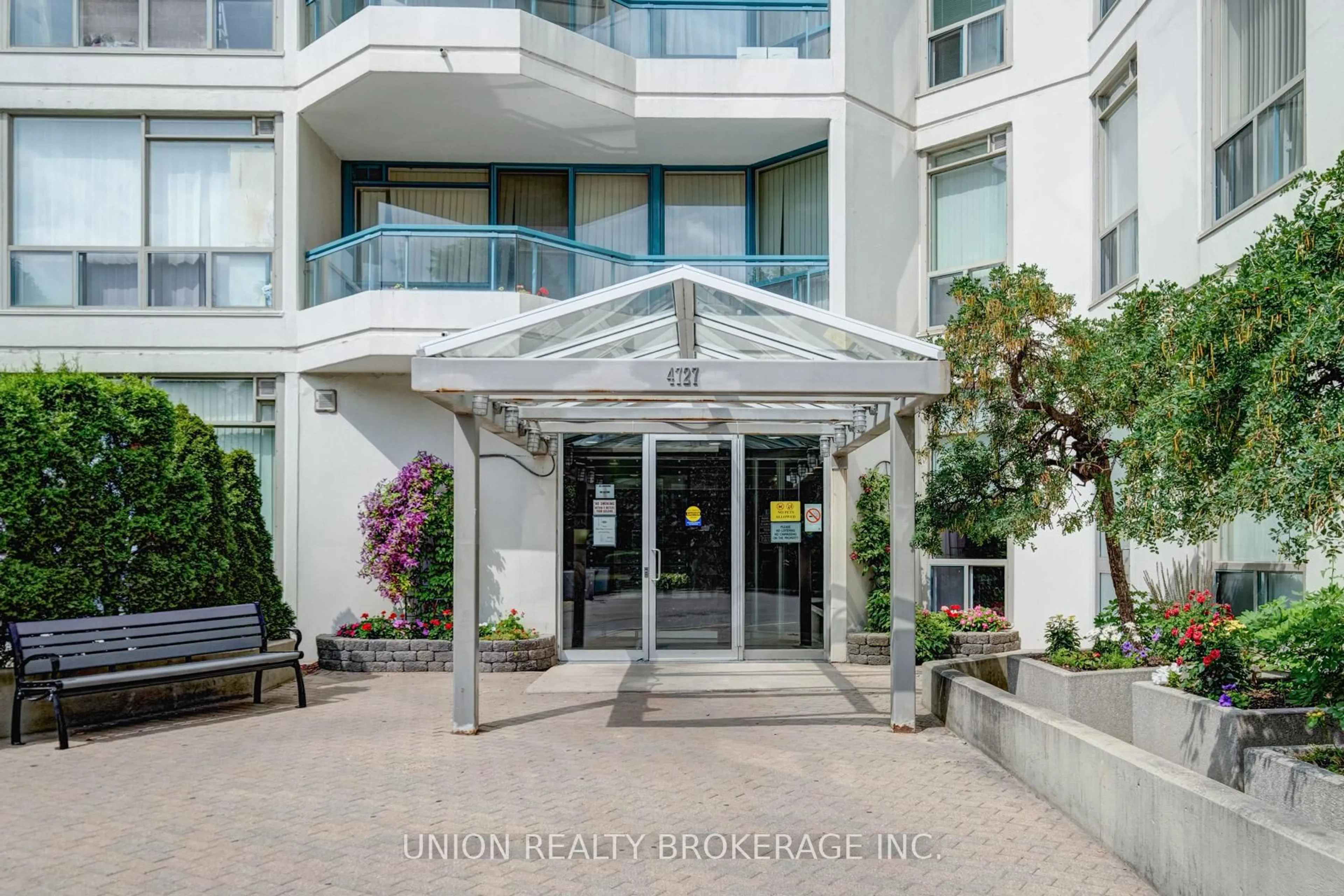 Indoor foyer for 4727 Sheppard Ave #504, Toronto Ontario M1S 5B3