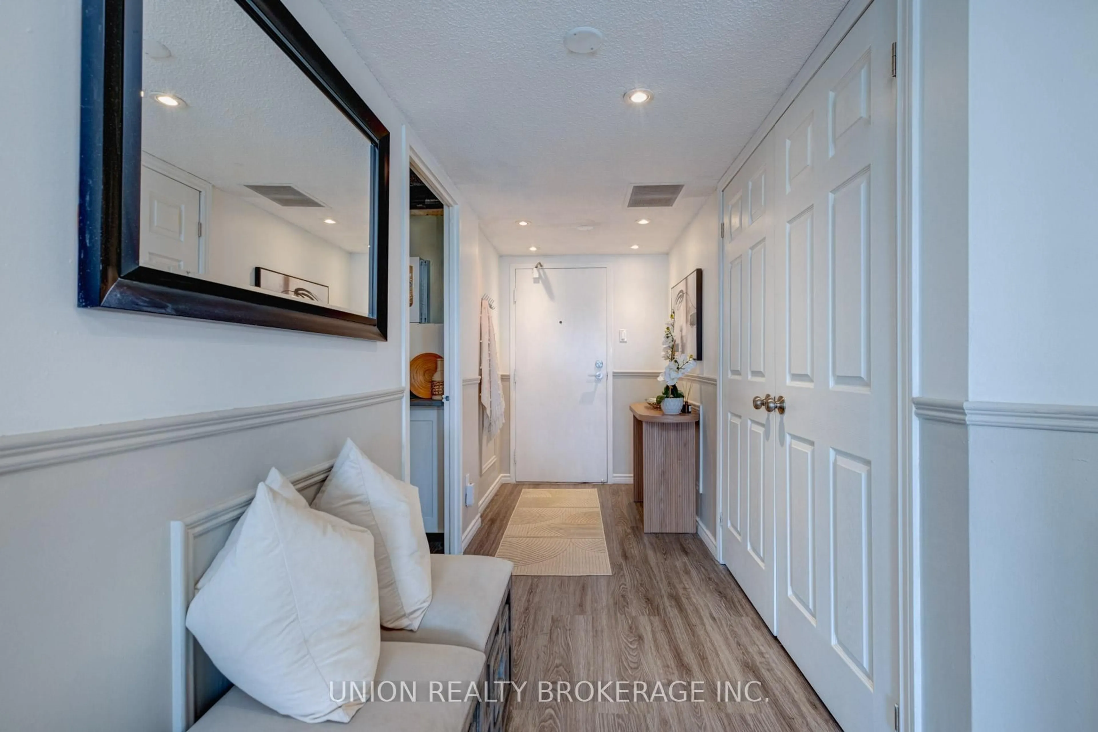 Indoor entryway for 4727 Sheppard Ave #504, Toronto Ontario M1S 5B3