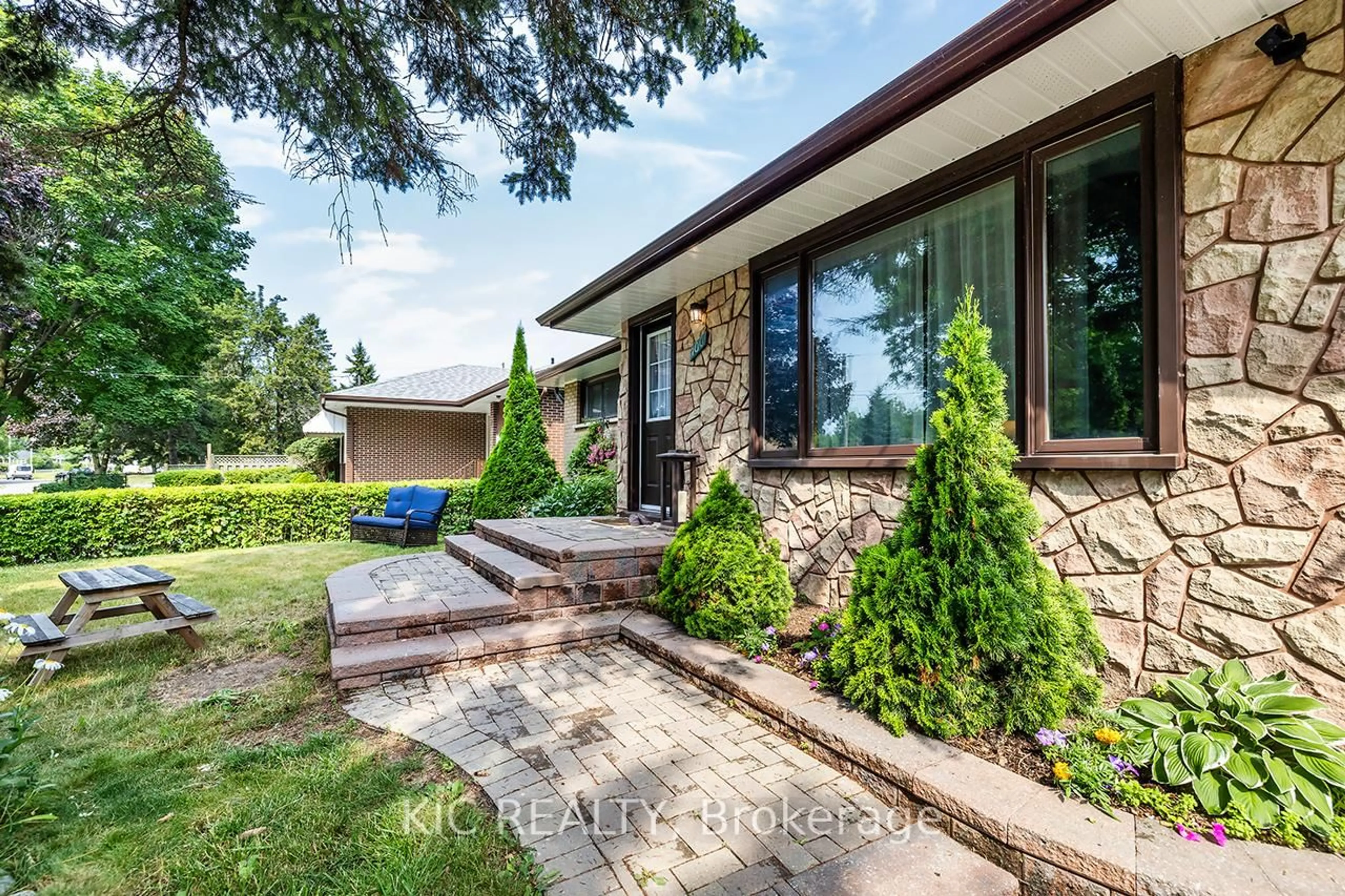 Home with brick exterior material, unknown for 100 Kawartha Ave, Oshawa Ontario L1H 3Y9