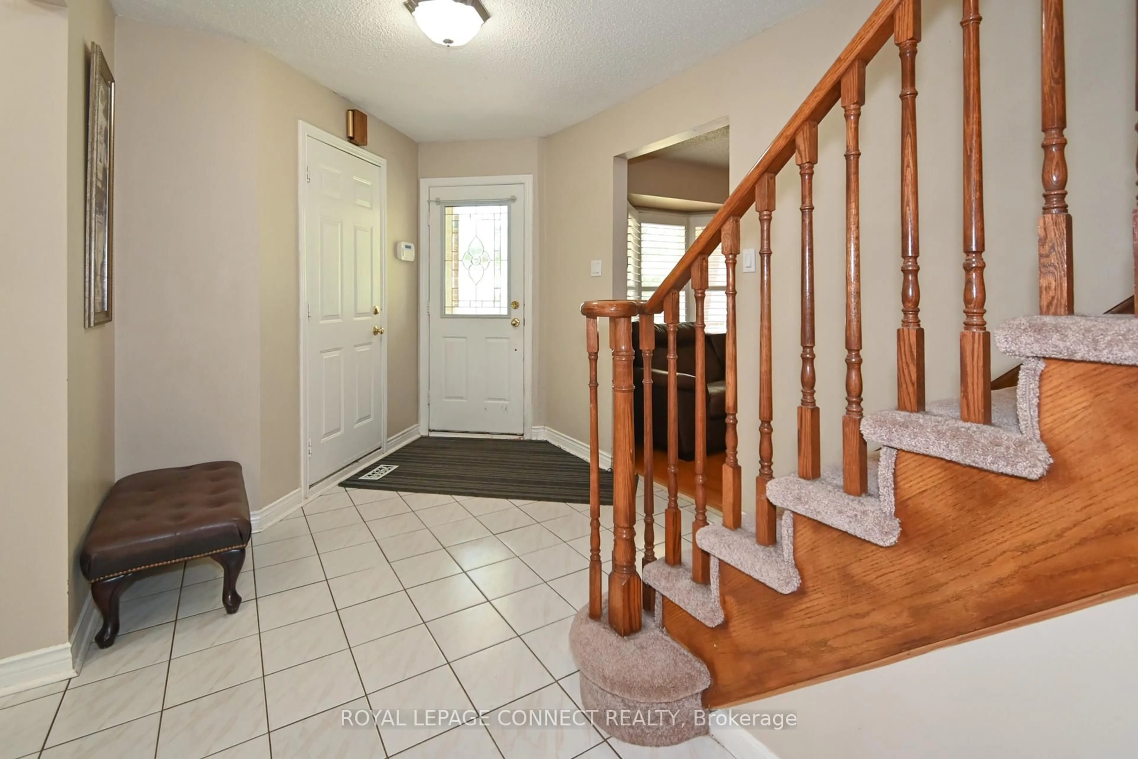Indoor entryway for 1027 Benton Cres, Pickering Ontario L1X 1M8