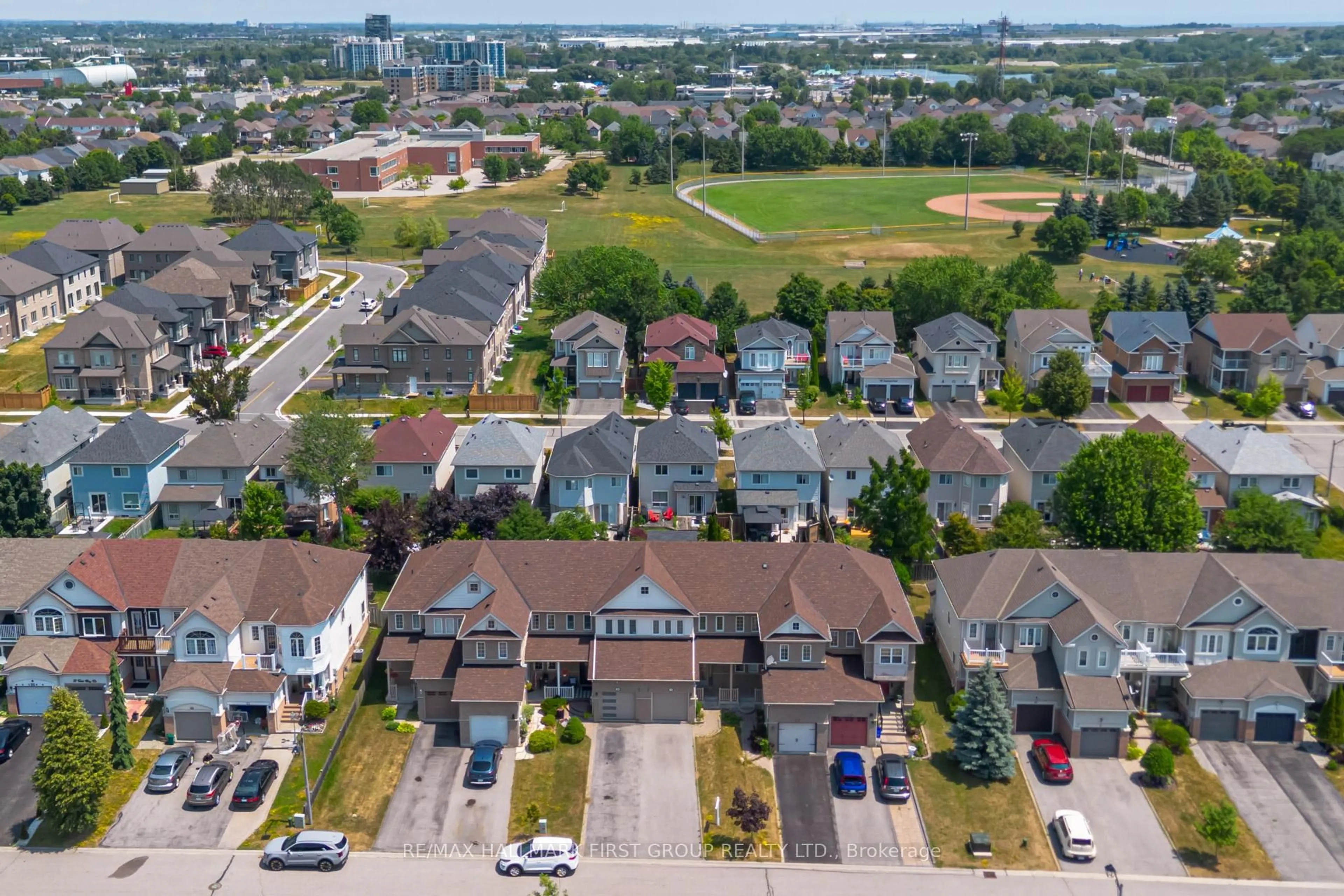 A pic from outside/outdoor area/front of a property/back of a property/a pic from drone, city buildings view from balcony for 19 Inlet Bay Dr, Whitby Ontario L1N 9P2